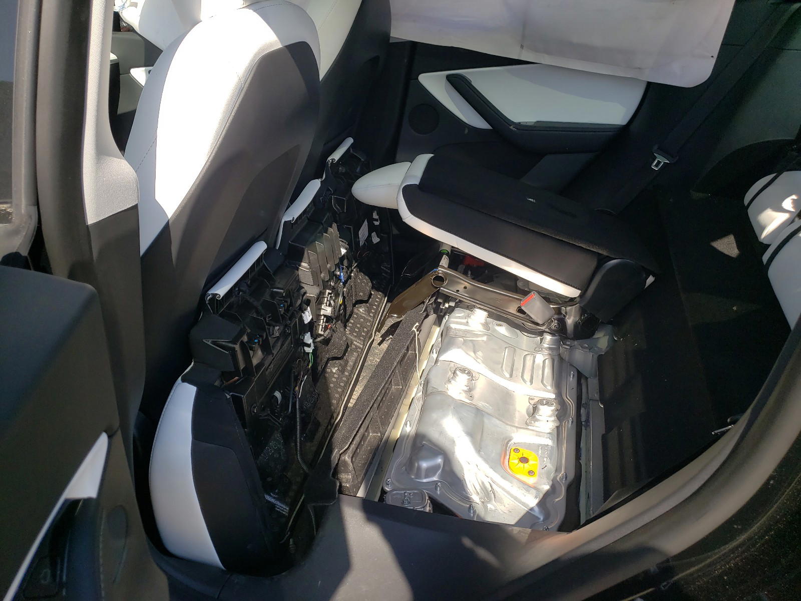 Photo 6 from auction – 2021 TESLA MODEL Y with VIN 5YJYGDEF5MF079174