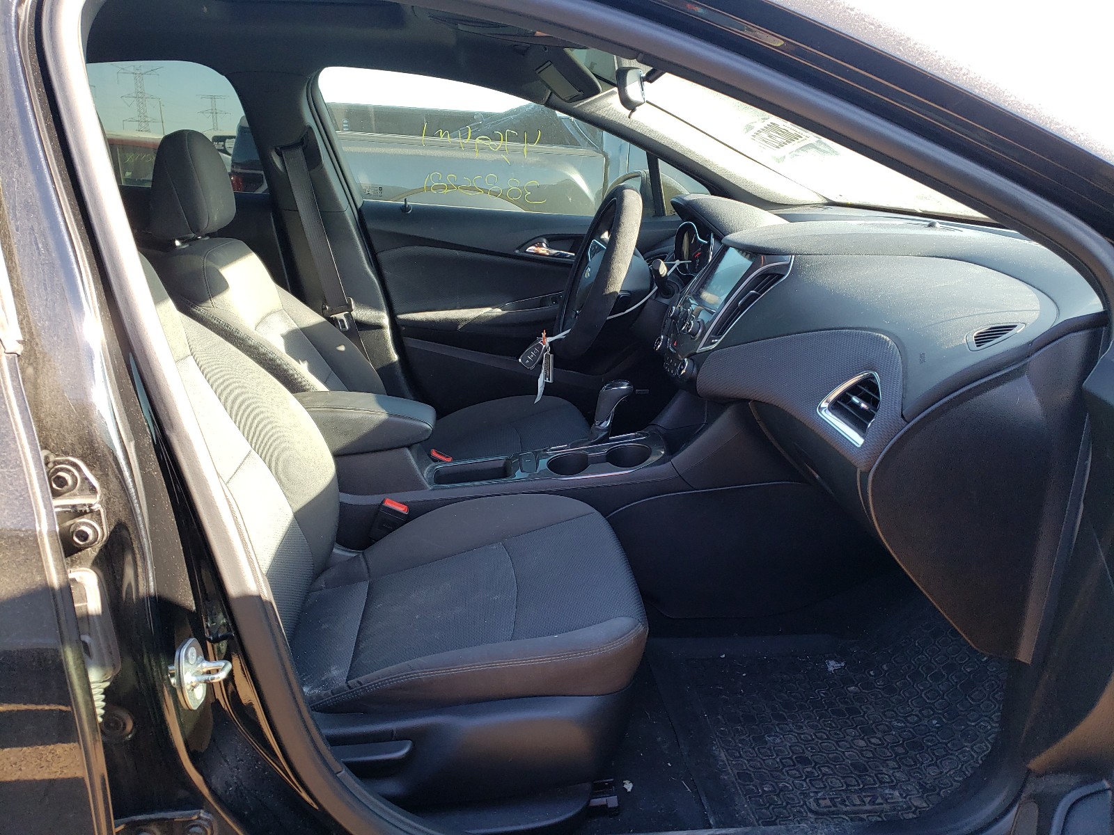 Photo 5 from auction – 2018 CHEVROLET CRUZE LT with VIN 3G1BE6SM6JS646403