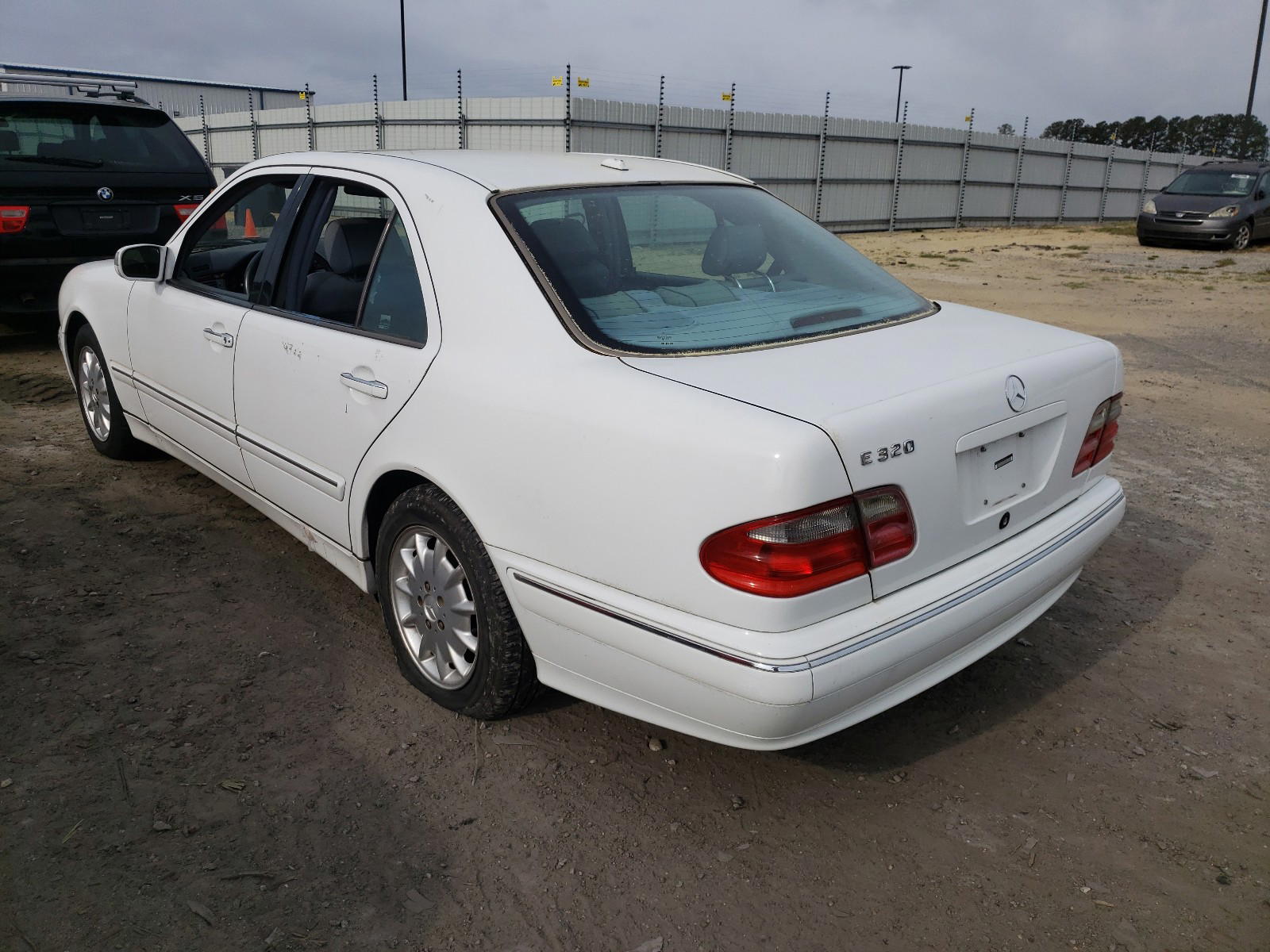 Photo 3 from auction – 2000 MERCEDES-BENZ E-CLASS with VIN WDBJF65J3YA997040