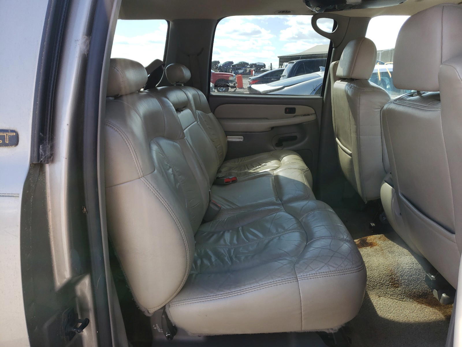 Photo 6 from auction – 2002 CHEVROLET SUBURBAN with VIN 1GNFK16Z22J100749