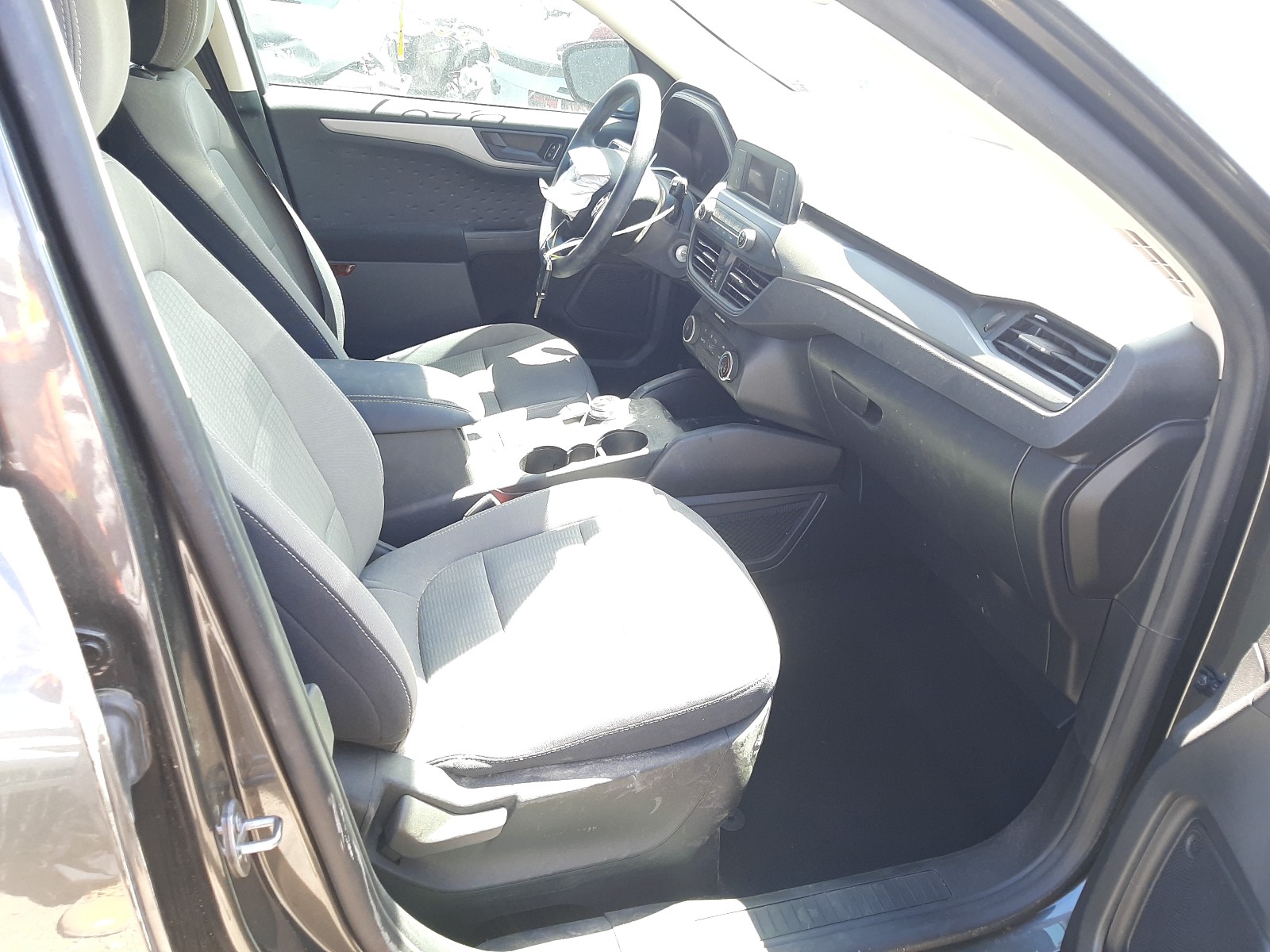 Photo 5 from auction – 2020 FORD ESCAPE S with VIN 1FMCU0F66LUB70045