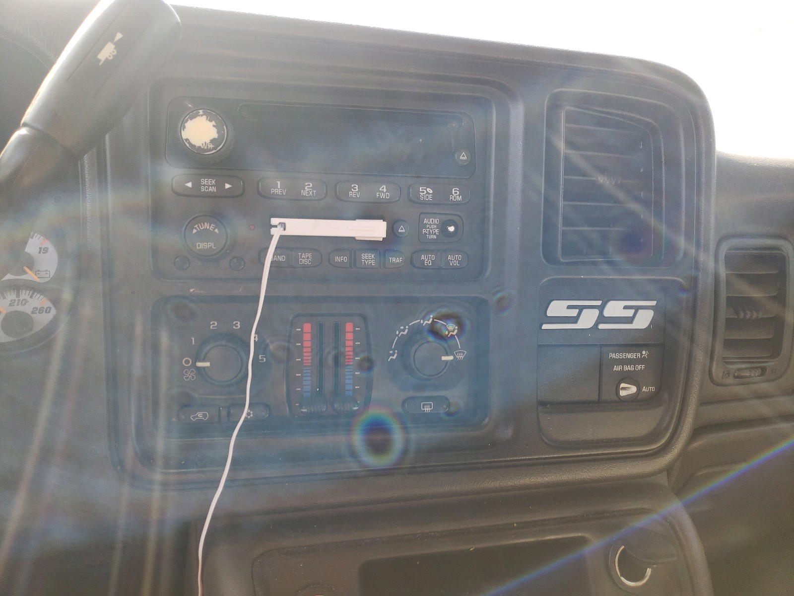 Photo 9 from auction – 2004 CHEVROLET SILVERADO with VIN 2GCEK19N241143370