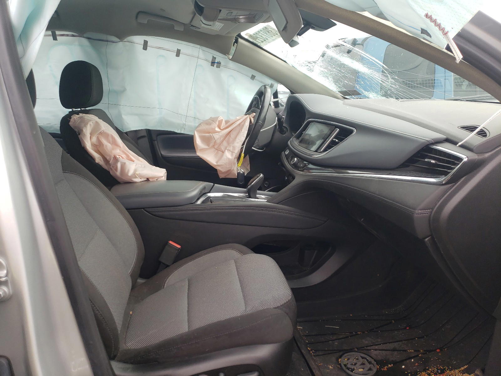 Photo 5 from auction – 2019 BUICK ENCLAVE with VIN 5GAERAKW2KJ126832