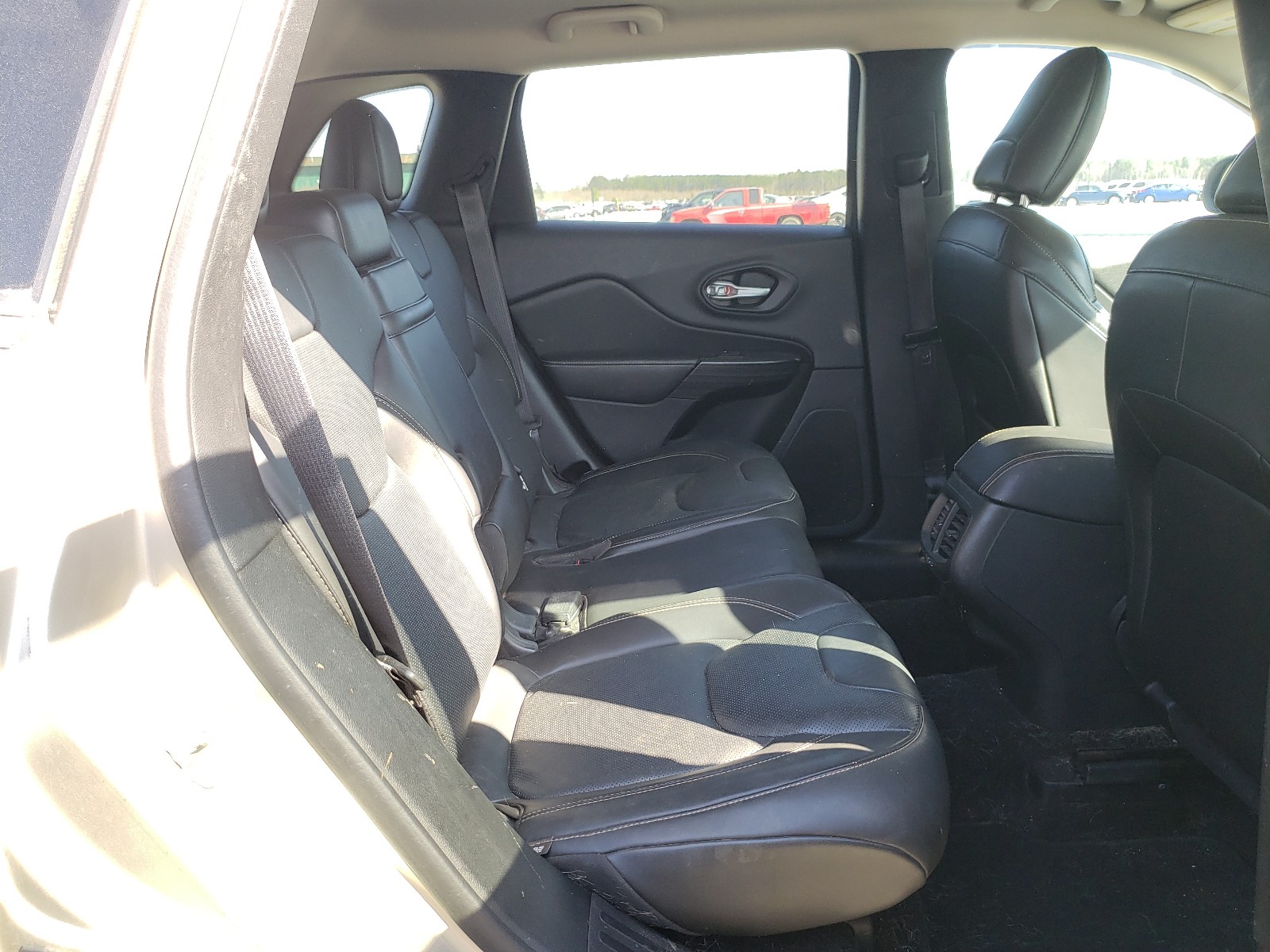 Photo 6 from auction – 2015 JEEP CHEROKEE L with VIN 1C4PJMDB7FW701977