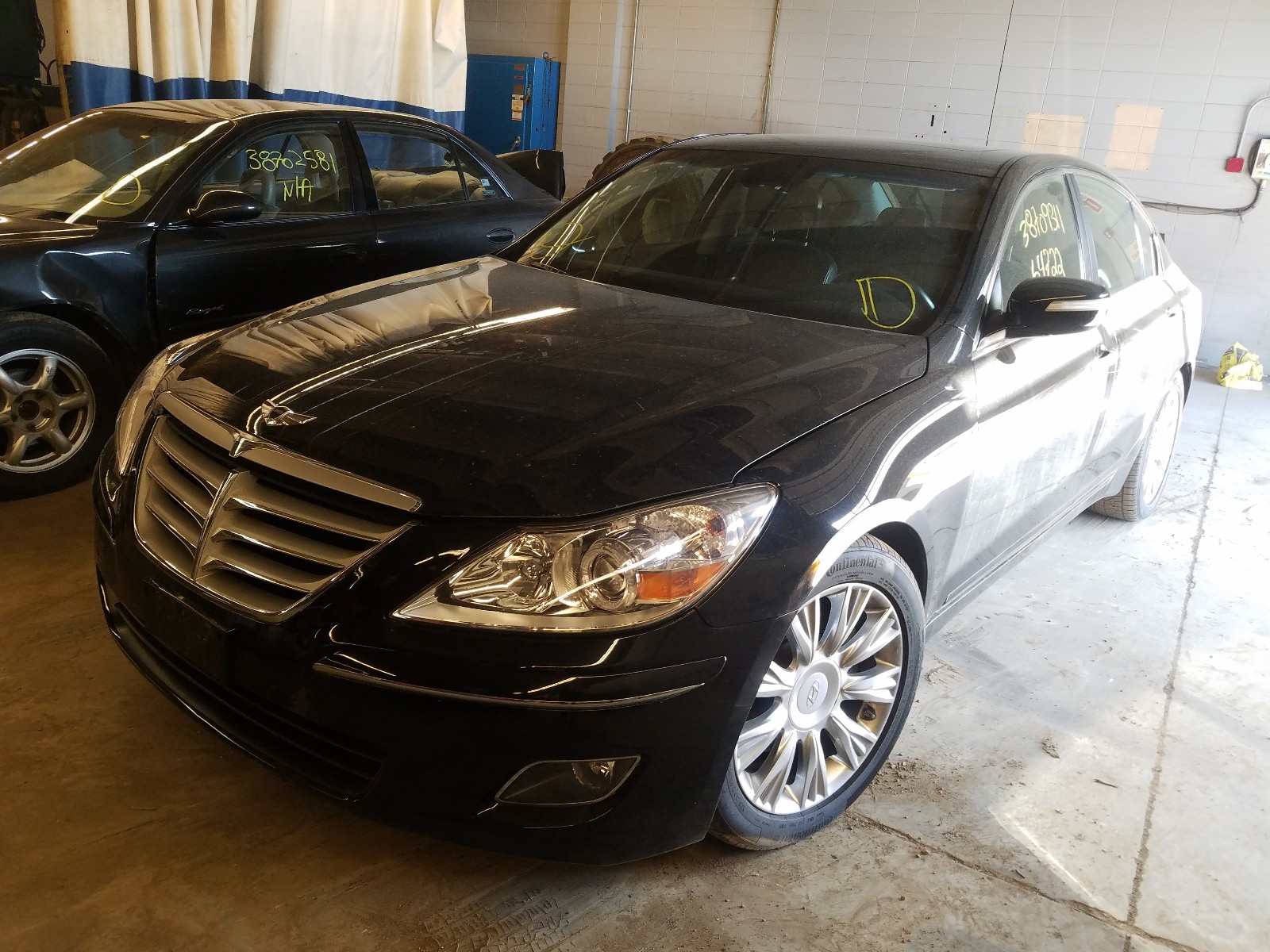 Photo 2 from auction – 2010 HYUNDAI GENESIS 3. with VIN KMHGC4DE2AU085741
