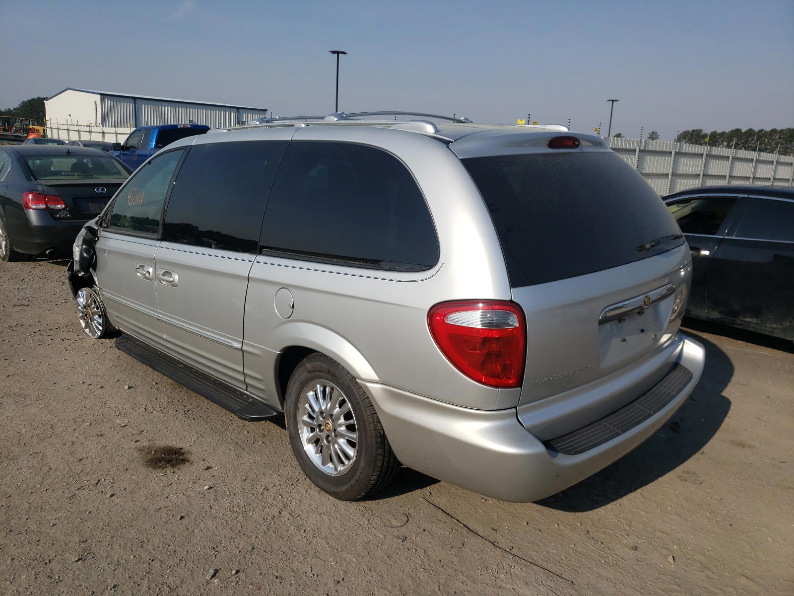 Photo 3 from auction – 2002 CHRYSLER TOWN & COU with VIN 2C8GP64L02R675422