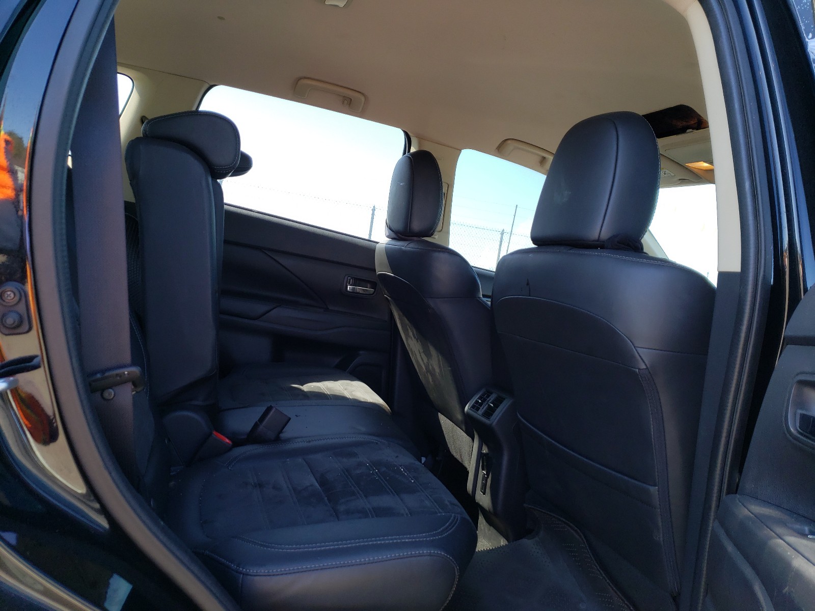 Photo 16 from auction – 2020 MITSUBISHI OUTLANDER with VIN JA4AD3A33LZ010504