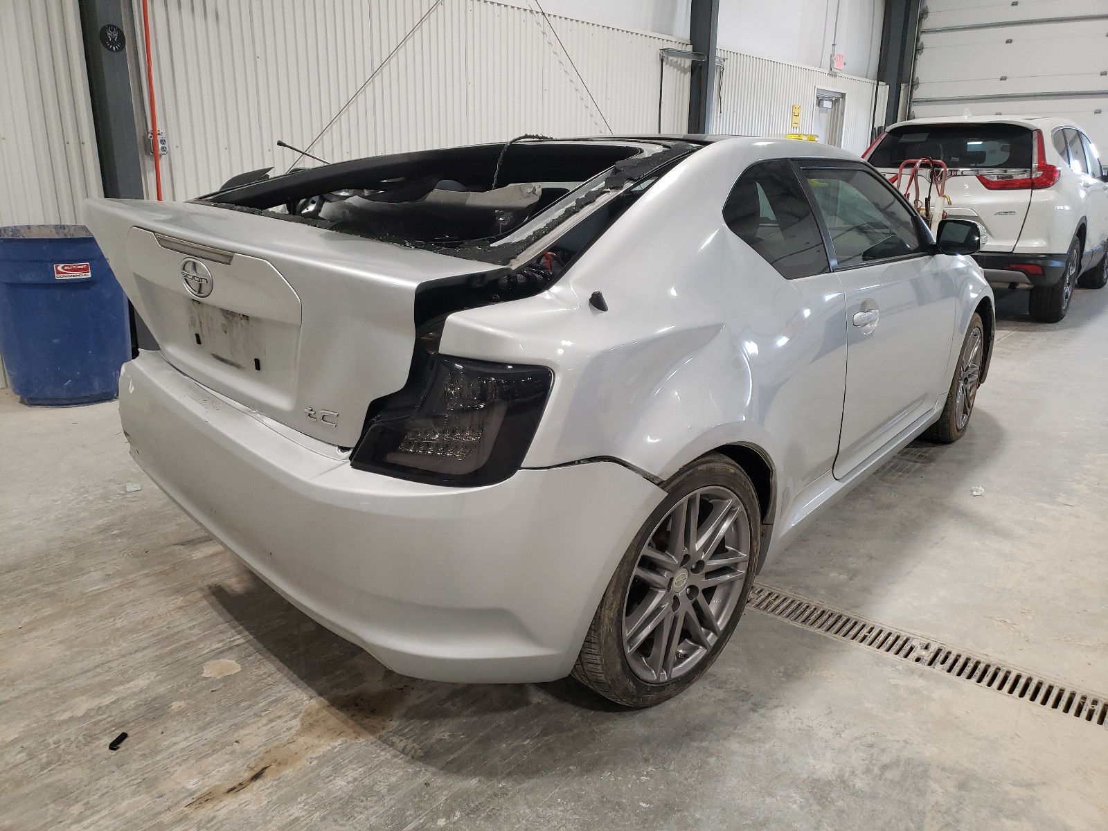 Photo 4 from auction – 2011 TOYOTA SCION TC with VIN JTKJF5C72B3007275