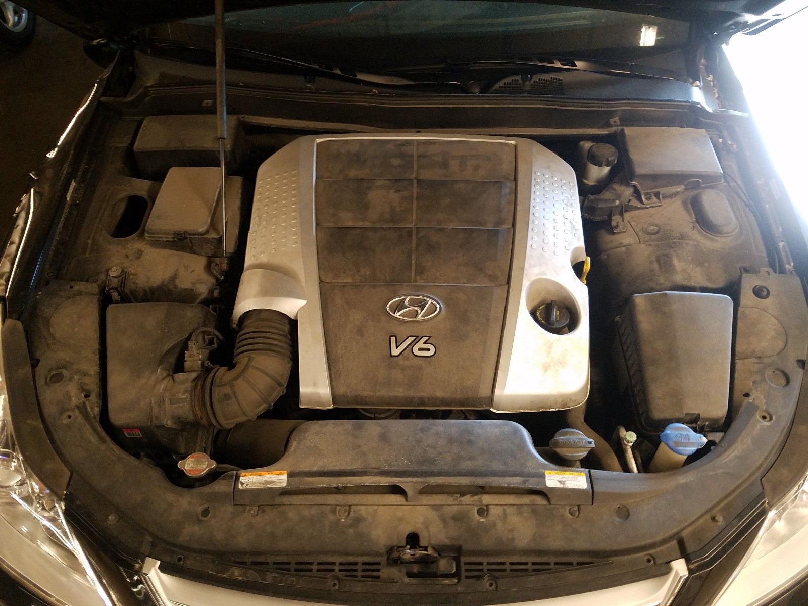 Photo 7 from auction – 2010 HYUNDAI GENESIS 3. with VIN KMHGC4DE2AU085741