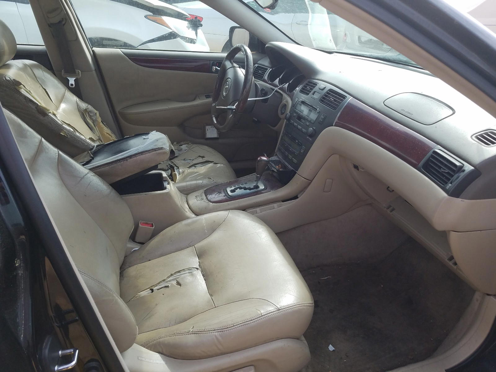 Photo 5 from auction – 2002 LEXUS ES 300 with VIN JTHBF30G120019034