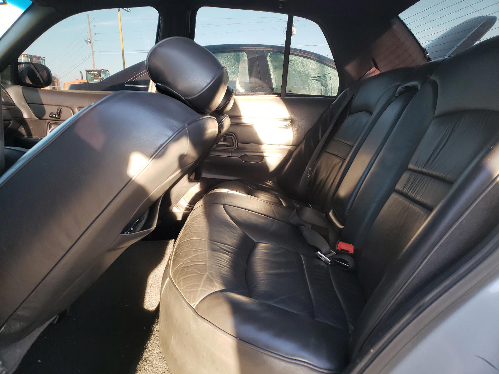 Photo 6 from auction – 2001 FORD CROWN VICT with VIN 2FAFP74W71X121310