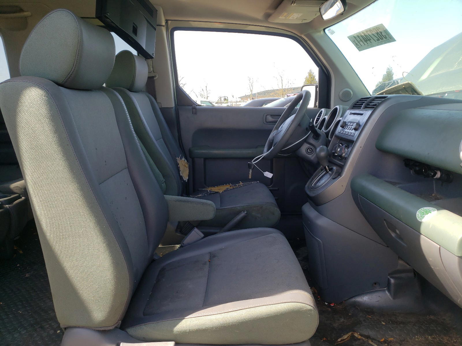 Photo 5 from auction – 2004 HONDA ELEMENT EX with VIN 5J6YH28534L026646