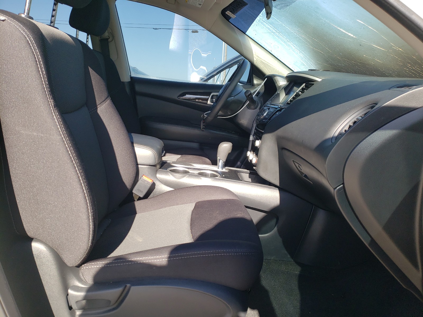 Photo 5 from auction – 2019 NISSAN PATHFINDER with VIN 5N1DR2MN8KC621721