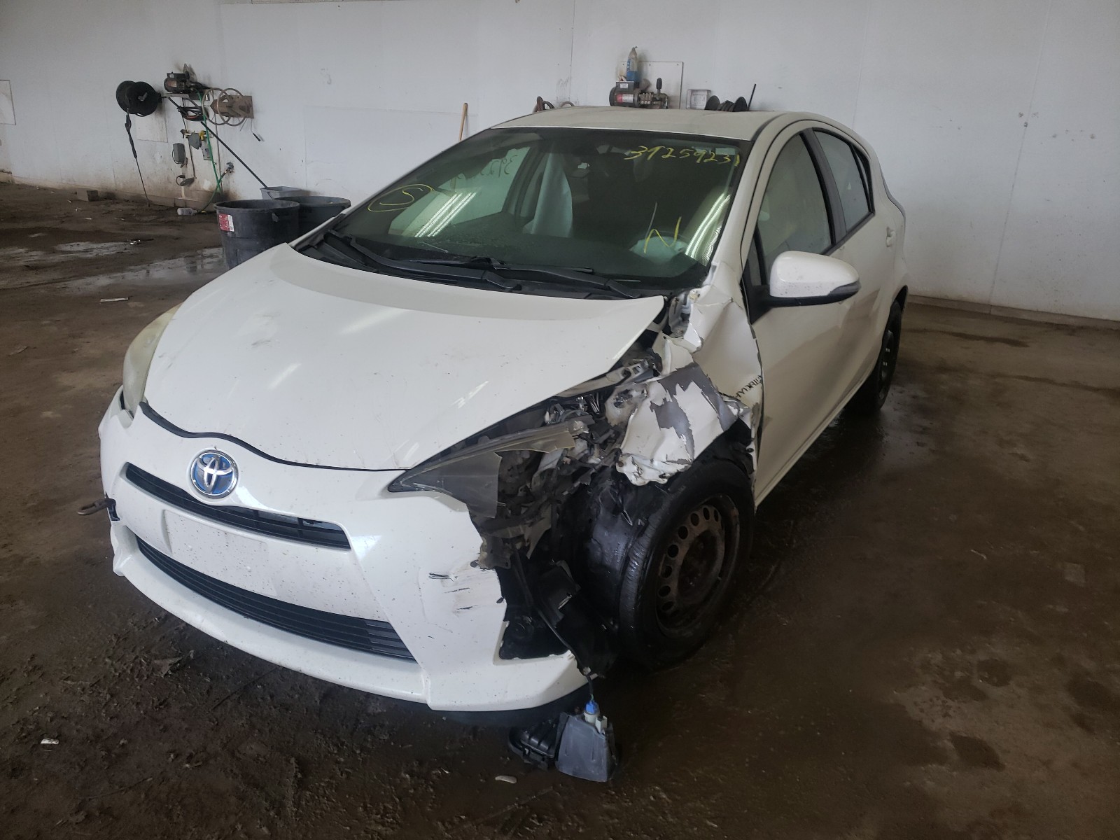 Photo 2 from auction – 2012 TOYOTA PRIUS C with VIN JTDKDTB39C1513896