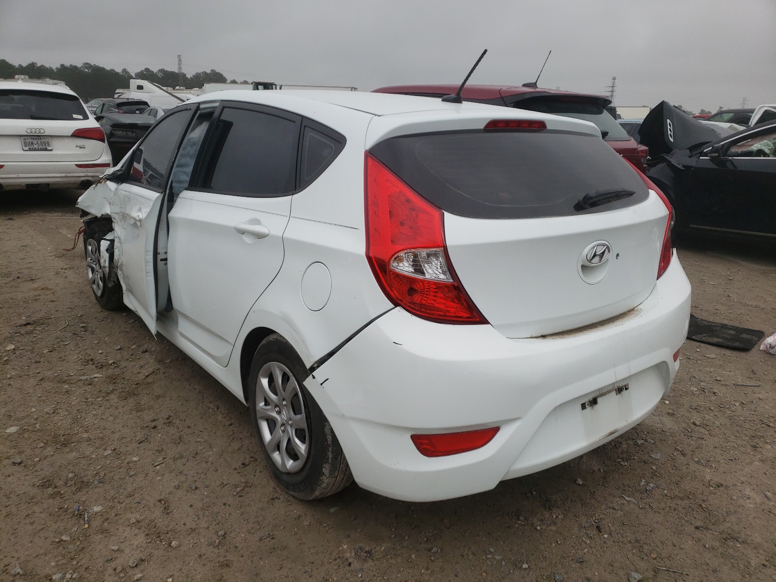 Photo 3 from auction – 2013 HYUNDAI ACCENT GLS with VIN KMHCT5AE4DU118591