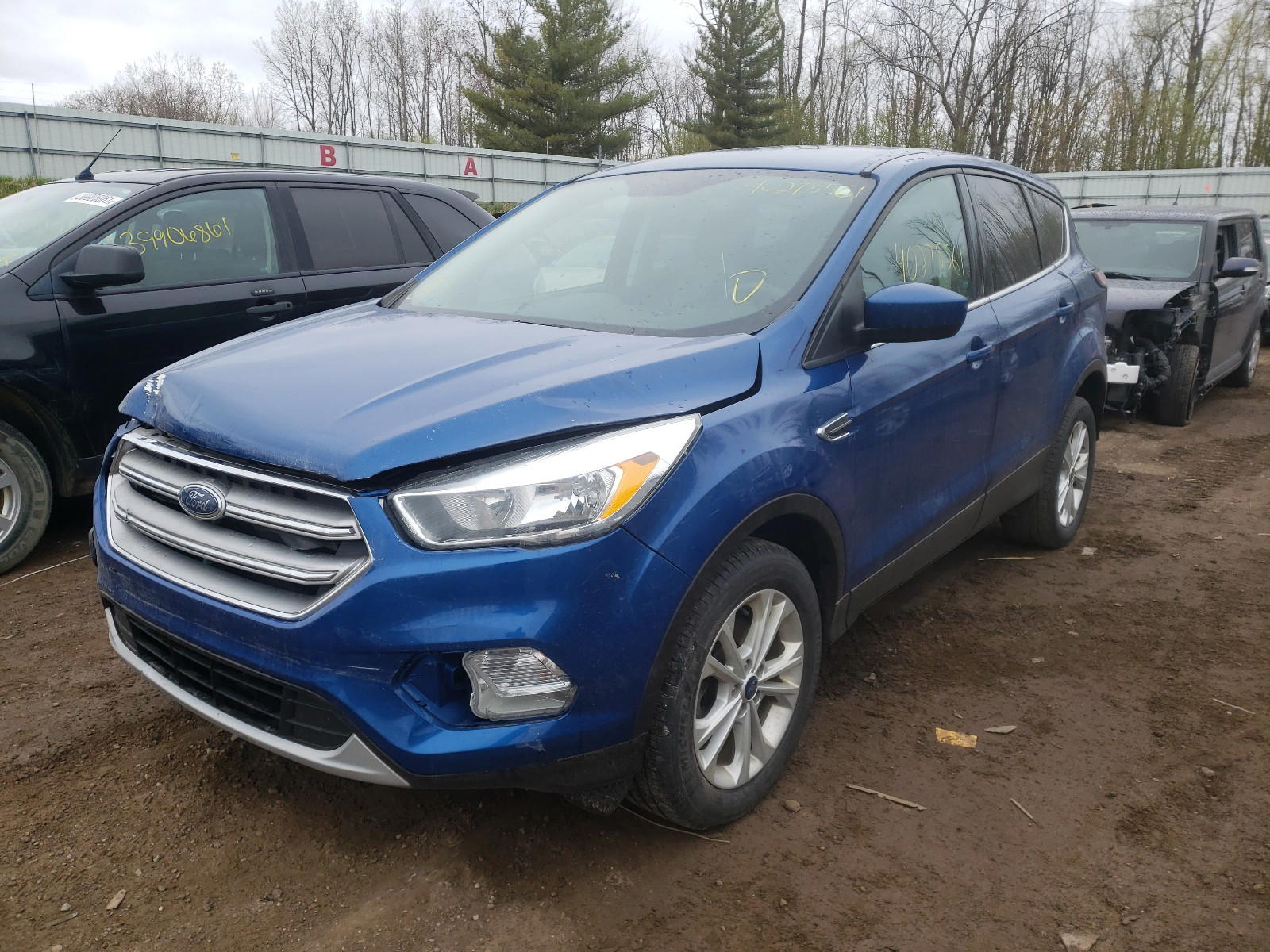 Photo 2 from auction – 2017 FORD ESCAPE with VIN 1FMCU0GD7HUD83686