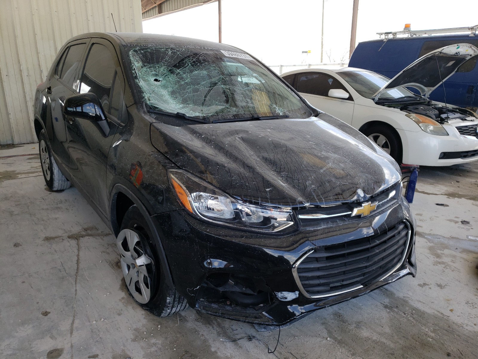 CHEVROLET TRAX LS 2018 with VIN 3GNCJKSB3JL371315 - Photo from auction