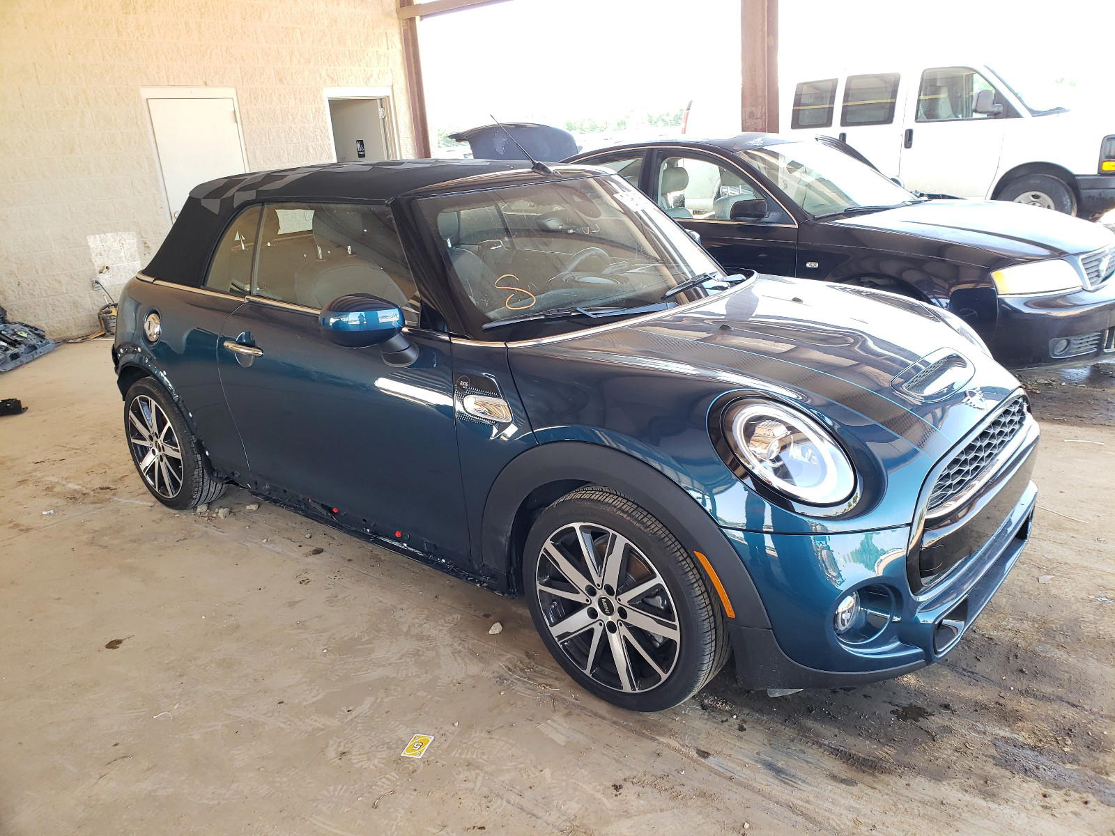 MINI COOPER S 2021 with VIN WMWWJ5C06M3M46154 - Photo from auction
