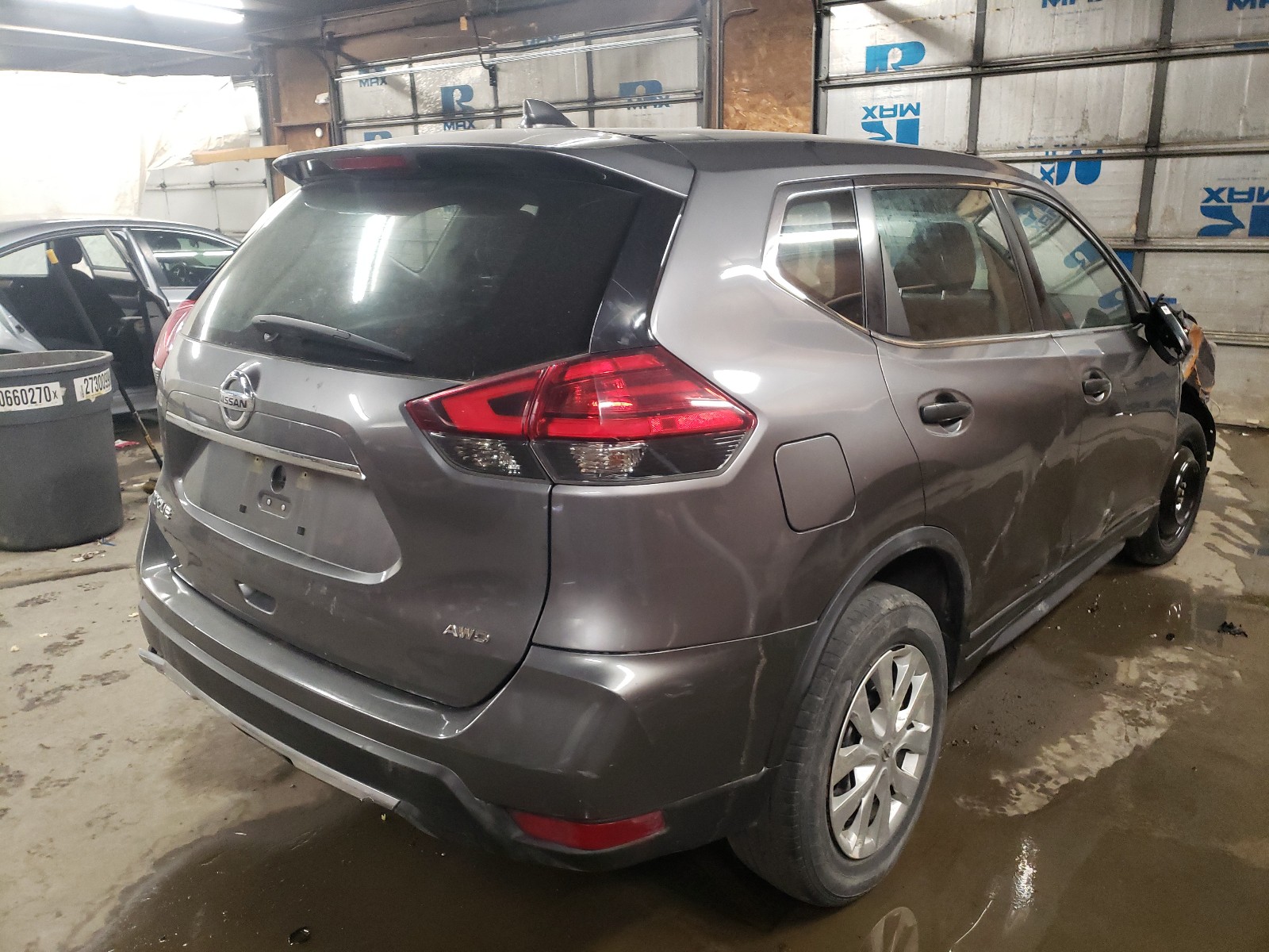 Photo 4 from auction – 2017 NISSAN ROGUE S with VIN KNMAT2MV8HP556167