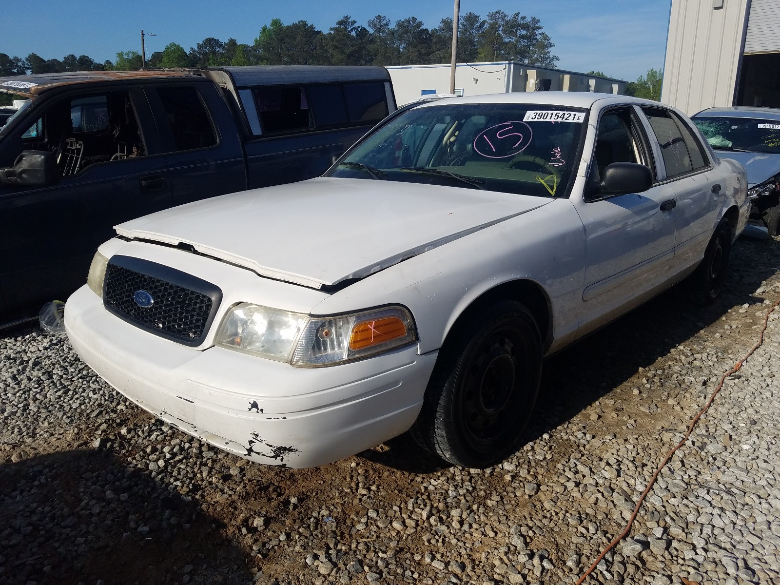 Photo 2 from auction – 2007 FORD CROWN VICT with VIN 2FAHP71W27X106574