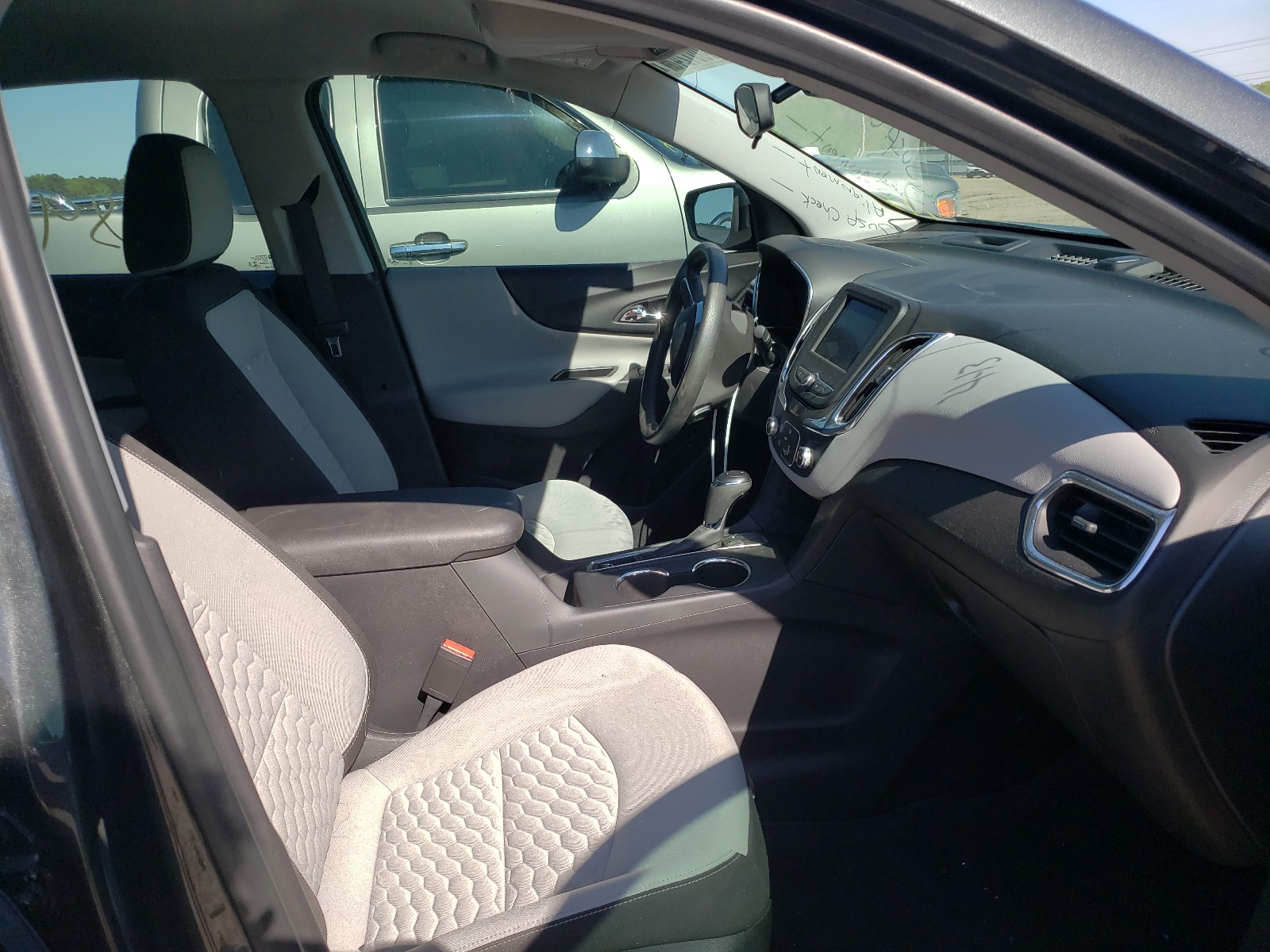 Photo 5 from auction – 2020 CHEVROLET EQUINOX LS with VIN 3GNAXHEV9LS639968