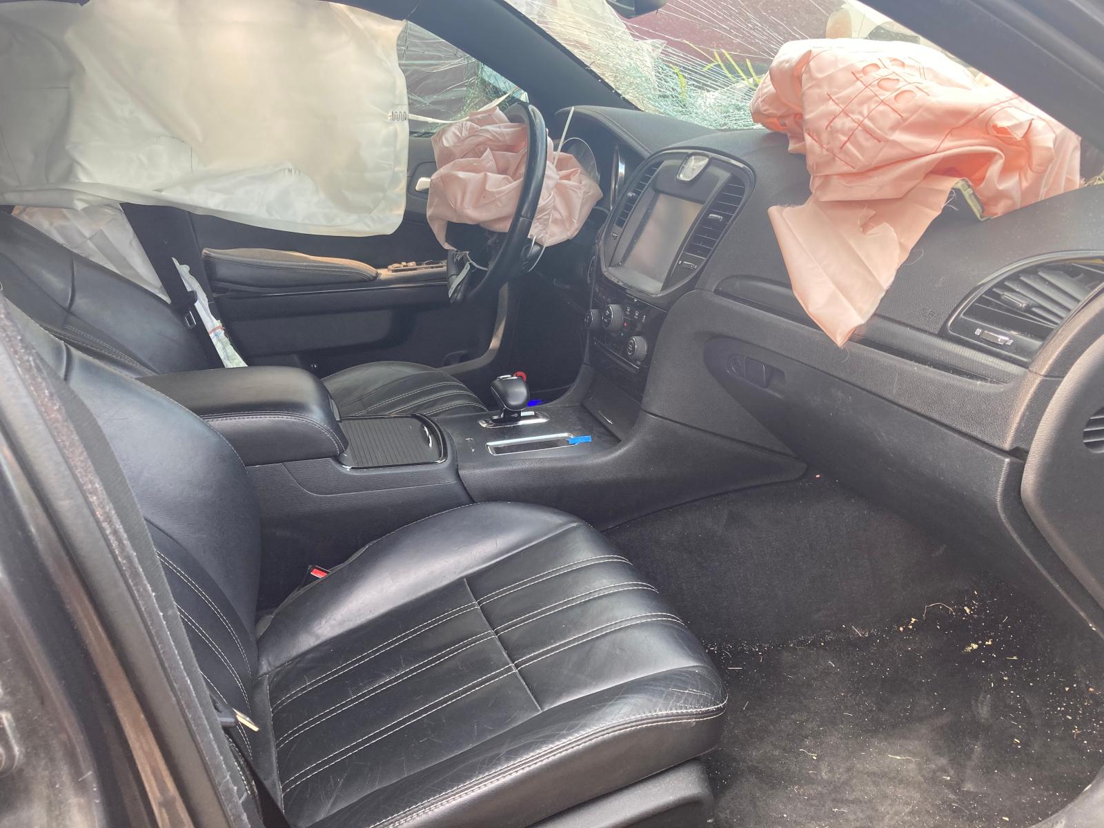 Photo 5 from auction – 2014 CHRYSLER 300 S with VIN 2C3CCABG4EH157400
