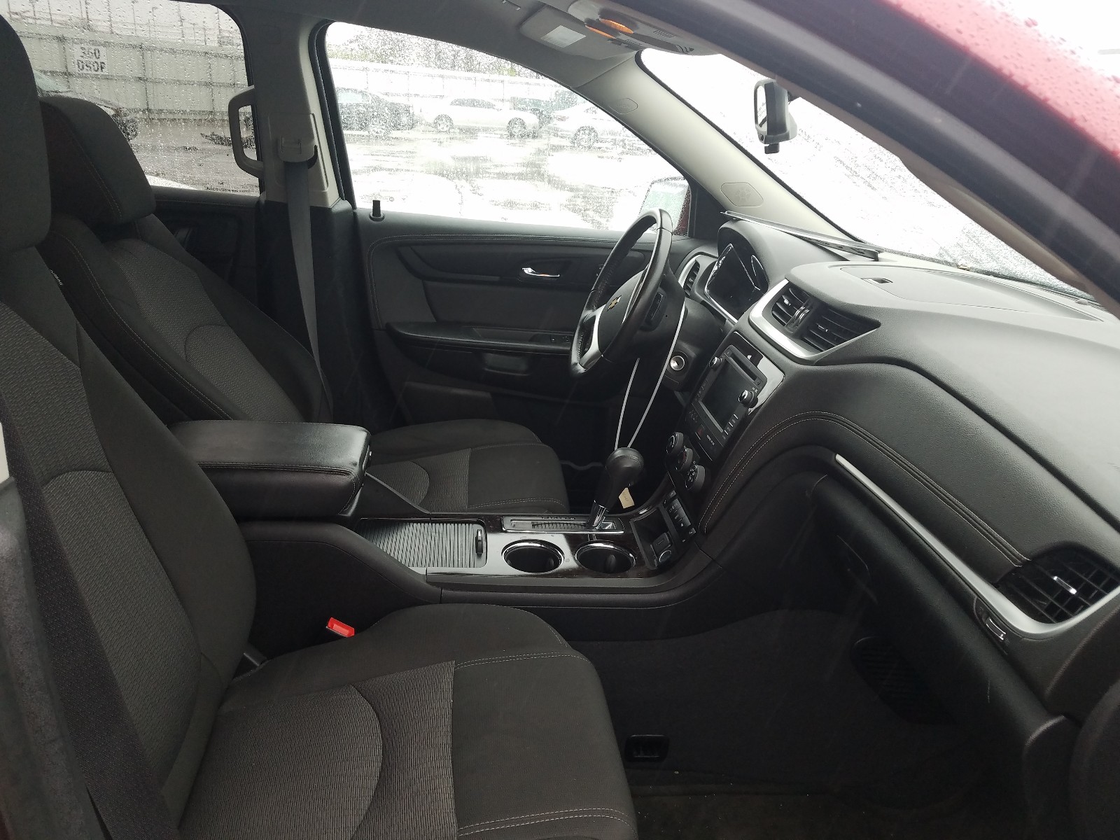 Photo 5 from auction – 2017 CHEVROLET TRAVERSE L with VIN 1GNKRGKD7HJ279550