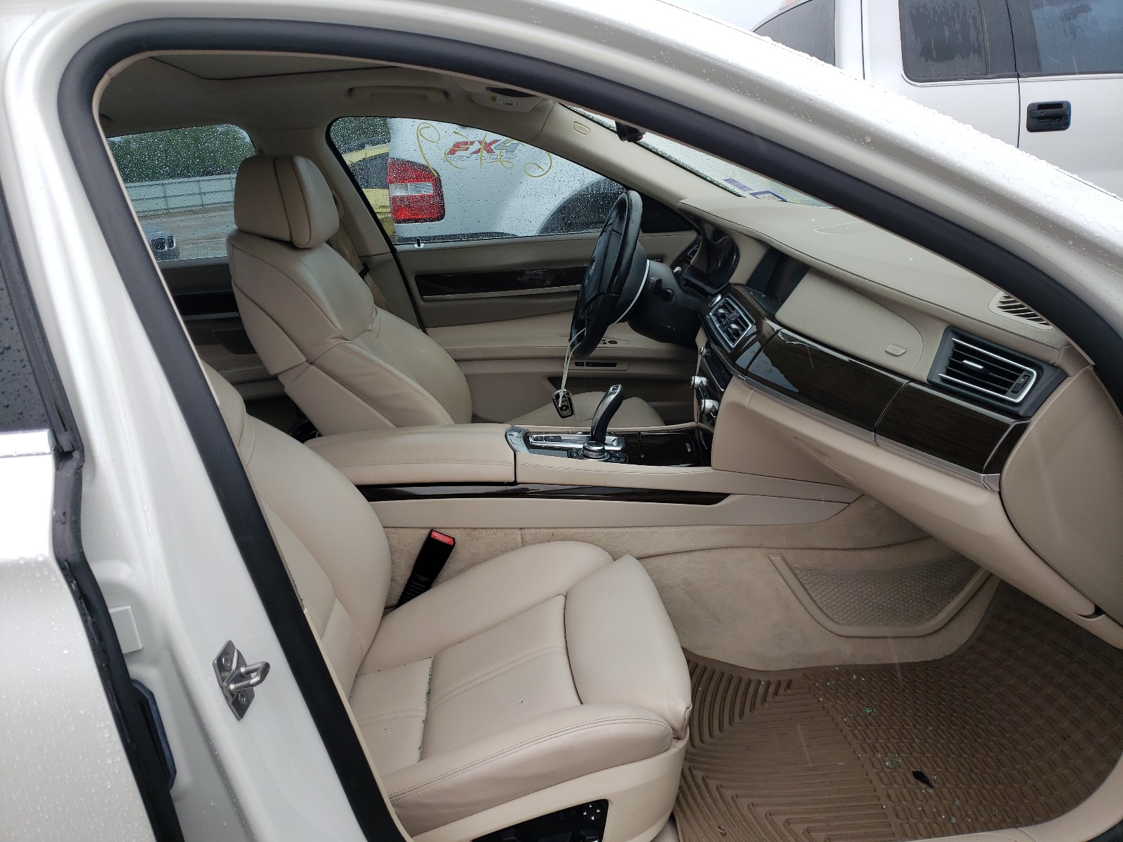 Photo 15 from auction – 2011 BMW 750 I with VIN WBAKA8C57BCY36477