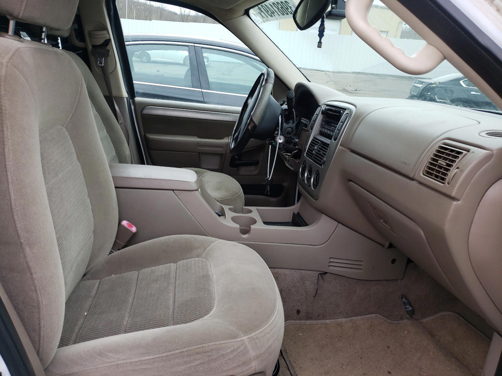 Photo 5 from auction – 2003 FORD EXPLORER X with VIN 1FMZU73W63UB34654