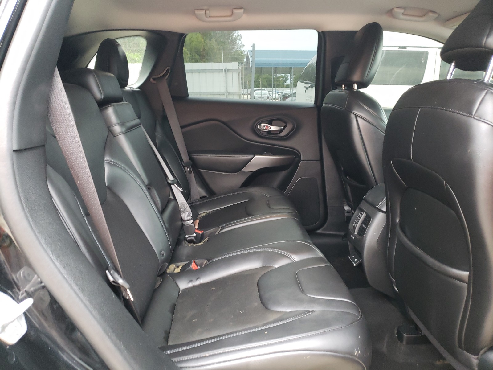 Photo 6 from auction – 2019 JEEP CHEROKEE L with VIN 1C4PJLLB5KD295909
