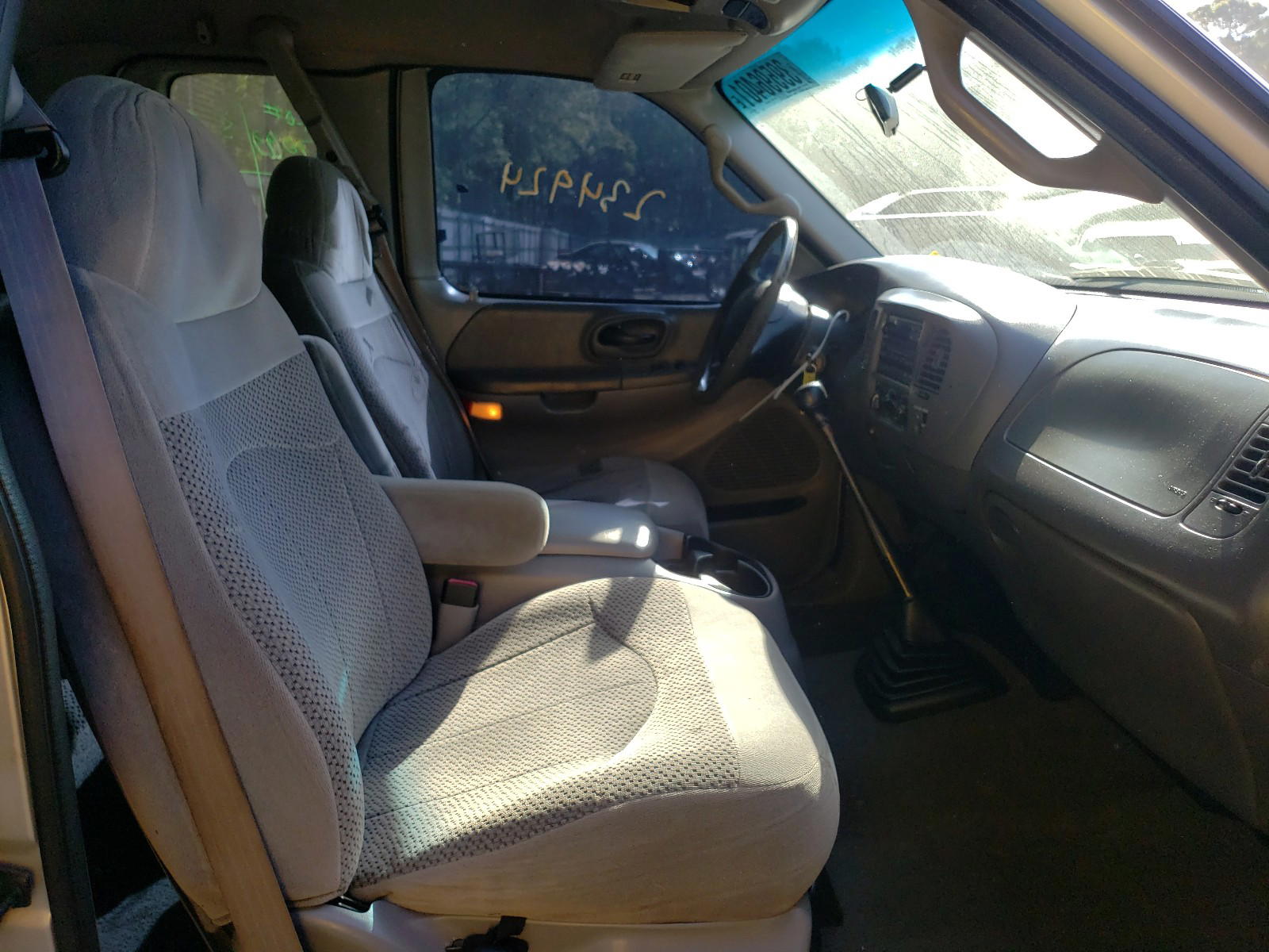 Photo 5 from auction – 2000 FORD F150 with VIN 2FTZX1726YCA71403