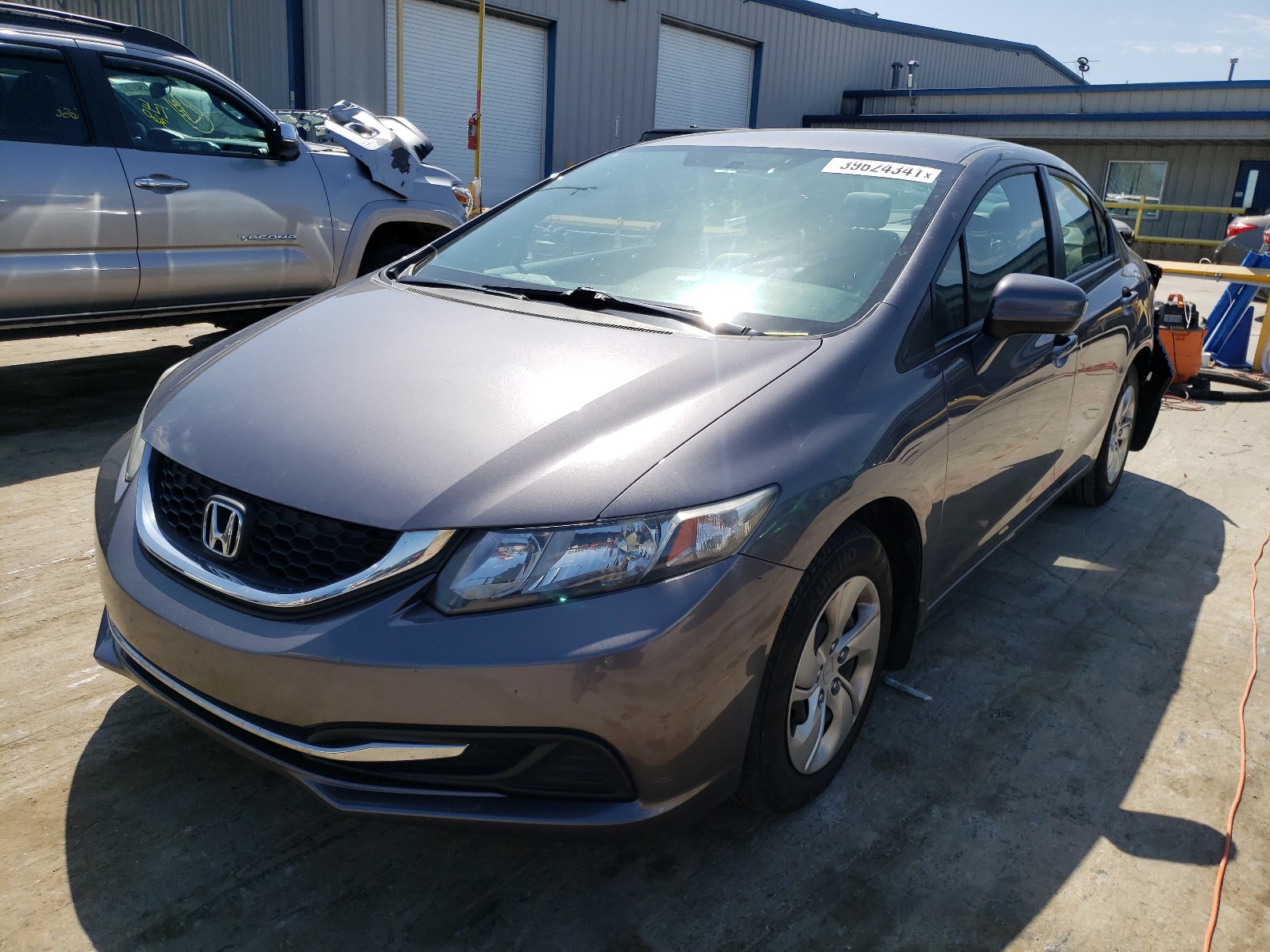 Photo 2 from auction – 2015 HONDA CIVIC LX with VIN 19XFB2F50FE103177