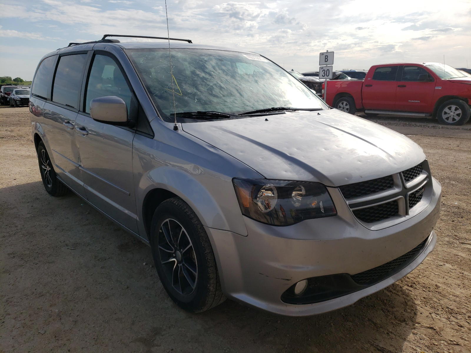 DODGE GRAND CARA 2017 with VIN 2C4RDGEG0HR824799 - Photo from auction