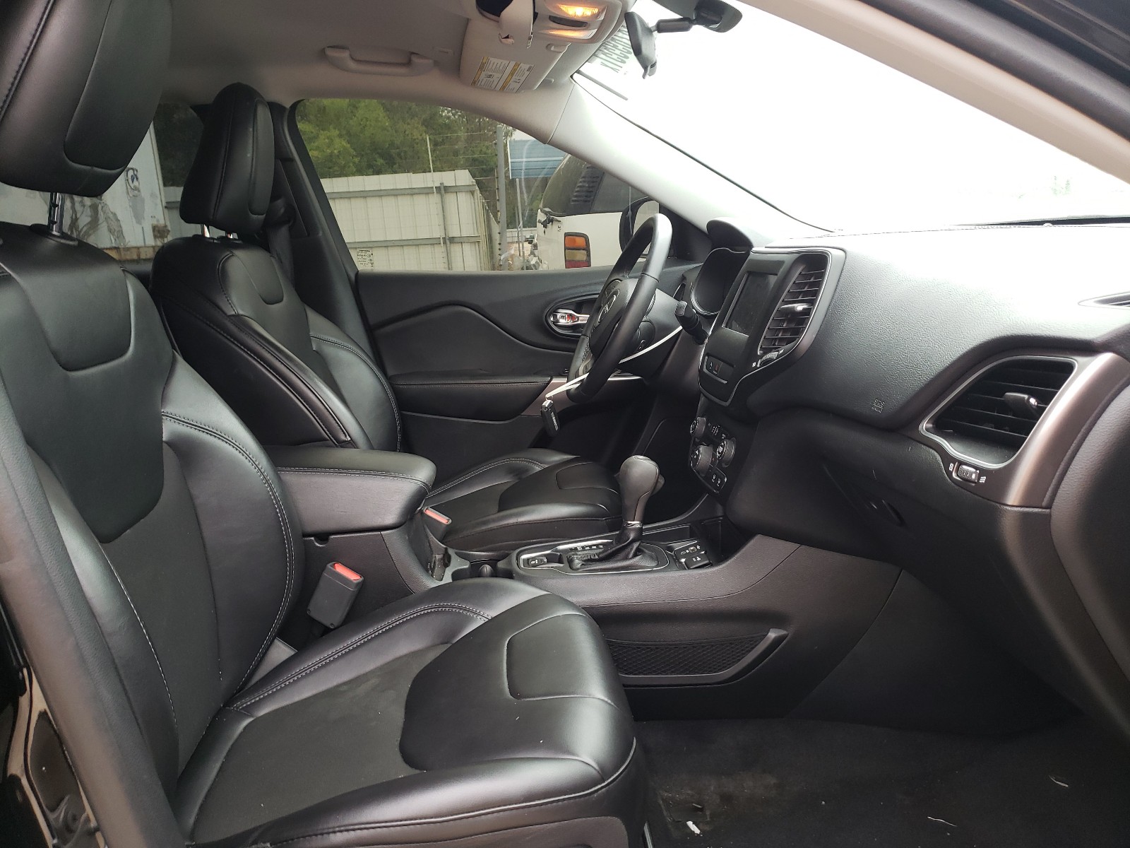 Photo 5 from auction – 2019 JEEP CHEROKEE L with VIN 1C4PJLLB5KD295909