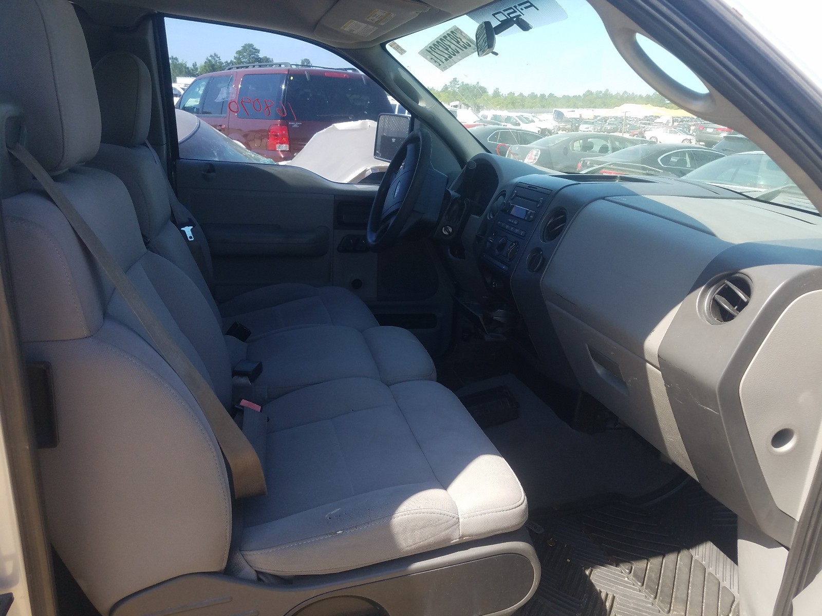 Photo 5 from auction – 2006 FORD F150 with VIN 1FTRX12W16NA33675