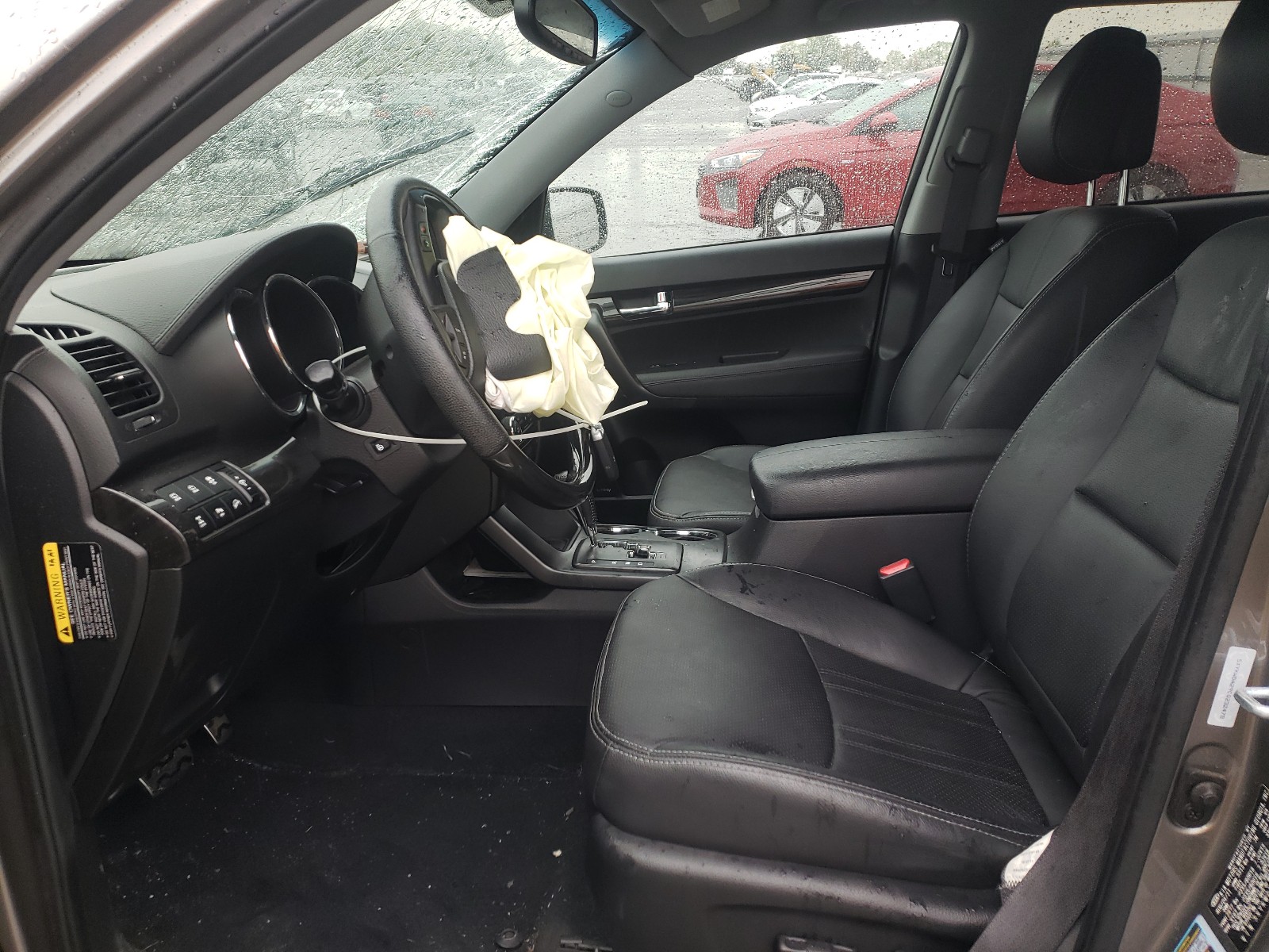 Photo 5 from auction – 2012 KIA SORENTO SX with VIN 5XYKWDA29CG232478