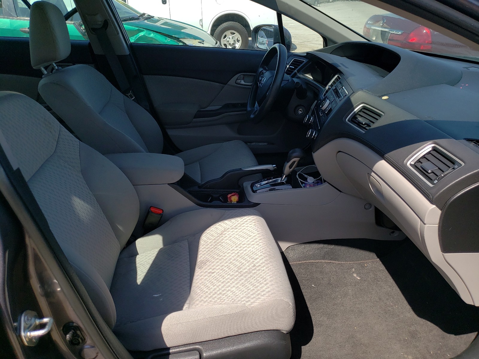 Photo 5 from auction – 2015 HONDA CIVIC LX with VIN 19XFB2F50FE103177
