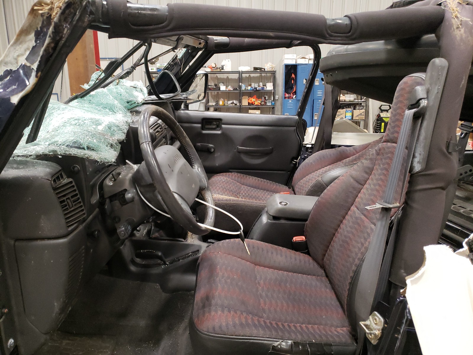 Photo 5 from auction – 1999 JEEP WRANGLER / with VIN 1J4FY19S1XP433867