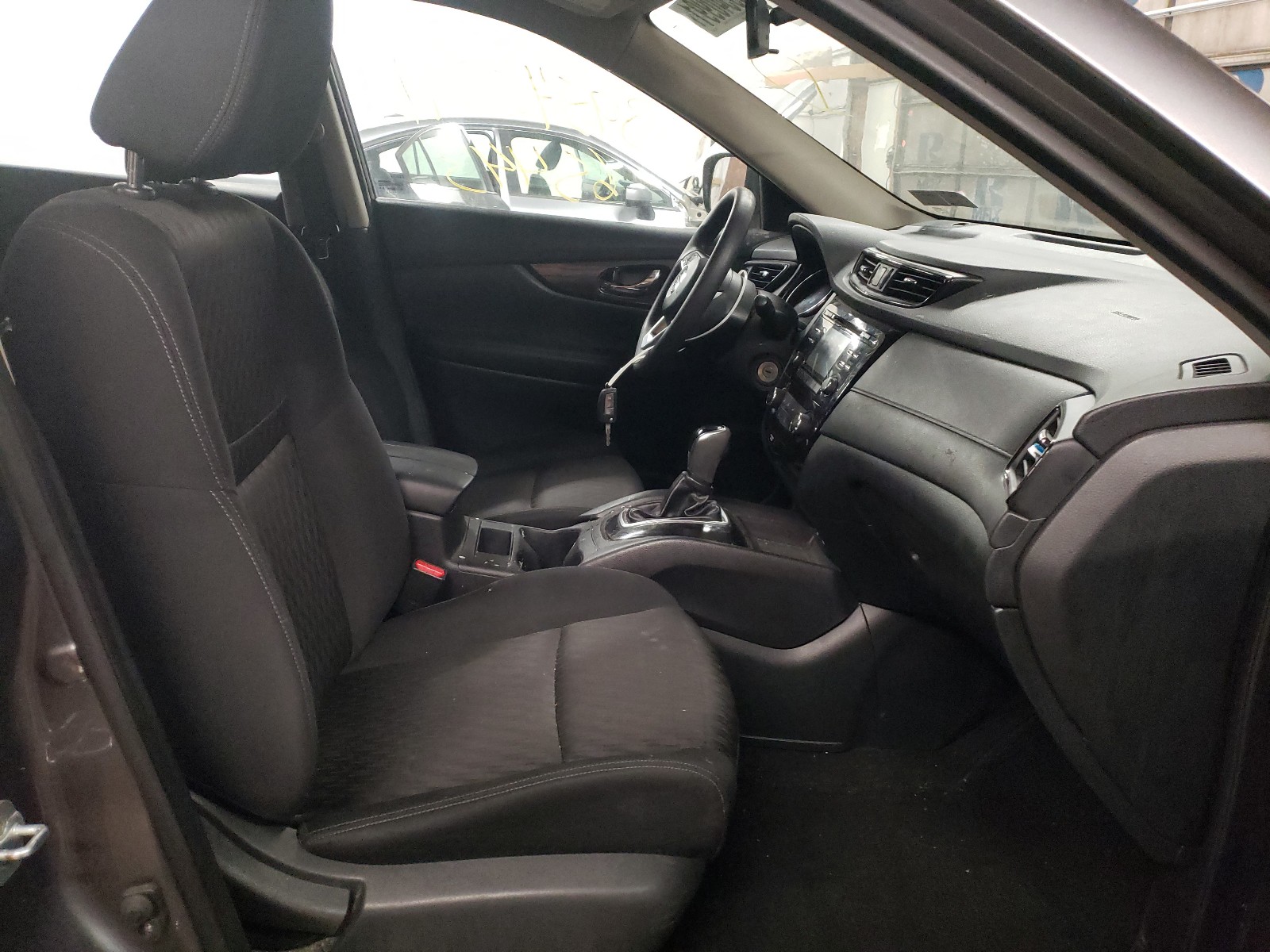 Photo 5 from auction – 2017 NISSAN ROGUE S with VIN KNMAT2MV8HP556167