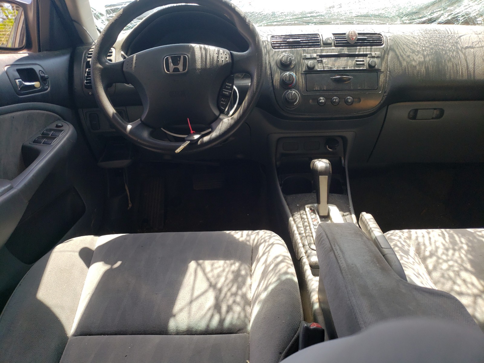 Photo 9 from auction – 2004 HONDA CIVIC LX with VIN 2HGES16554H528984