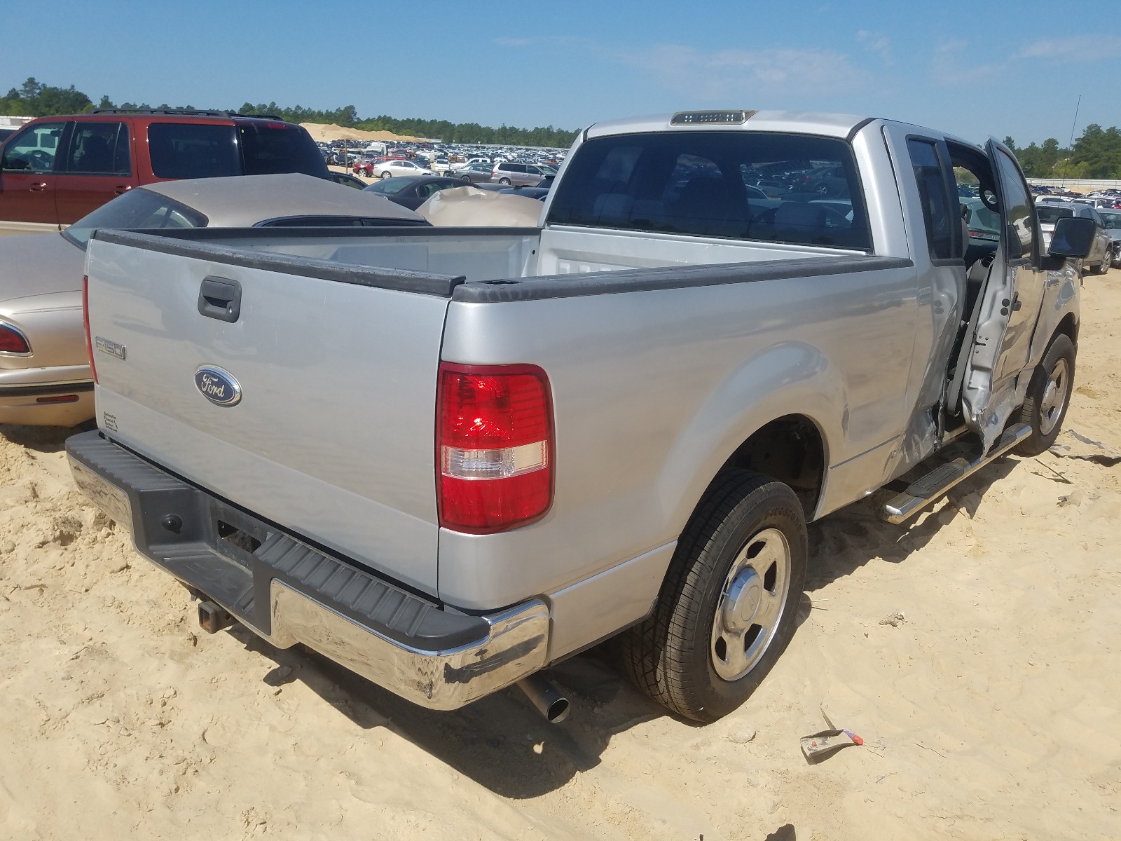 Photo 4 from auction – 2006 FORD F150 with VIN 1FTRX12W16NA33675