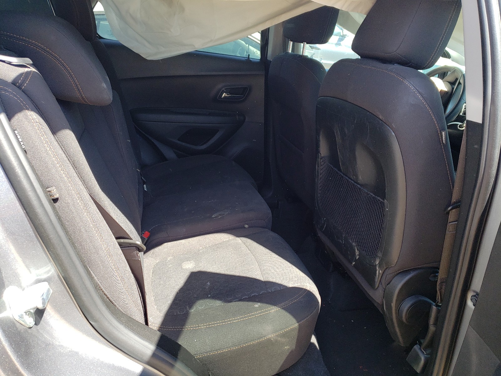 Photo 6 from auction – 2020 CHEVROLET TRAX LS with VIN 3GNCJKSB1LL186375