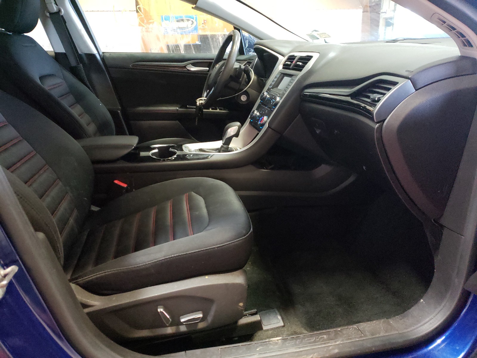 Photo 5 from auction – 2015 FORD FUSION SE with VIN 3FA6P0H90FR309779