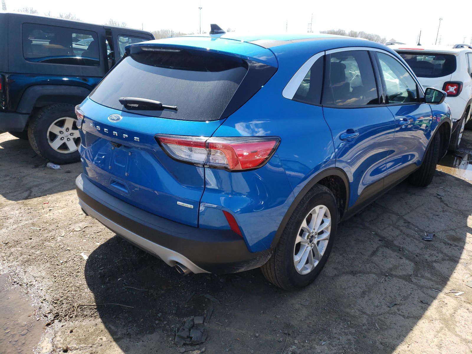 Photo 4 from auction – 2020 FORD ESCAPE SE with VIN 1FMCU0G62LUA08444