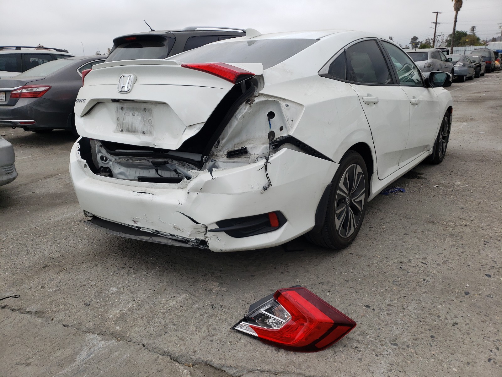 Photo 4 from auction – 2016 HONDA CIVIC EX with VIN 2HGFC1F34GH652491
