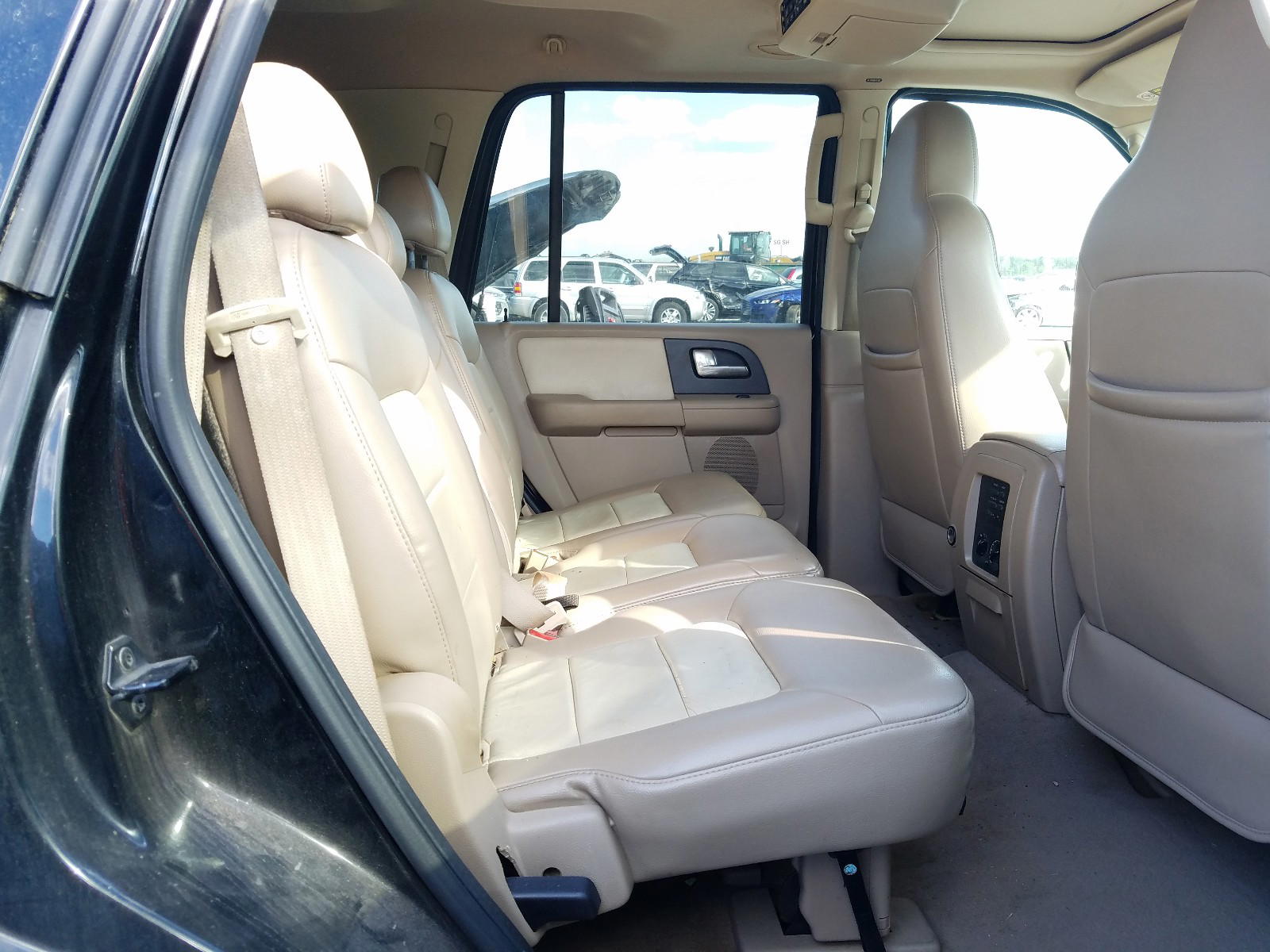 Photo 6 from auction – 2004 FORD EXPEDITION with VIN 1FMFU18L84LB72408