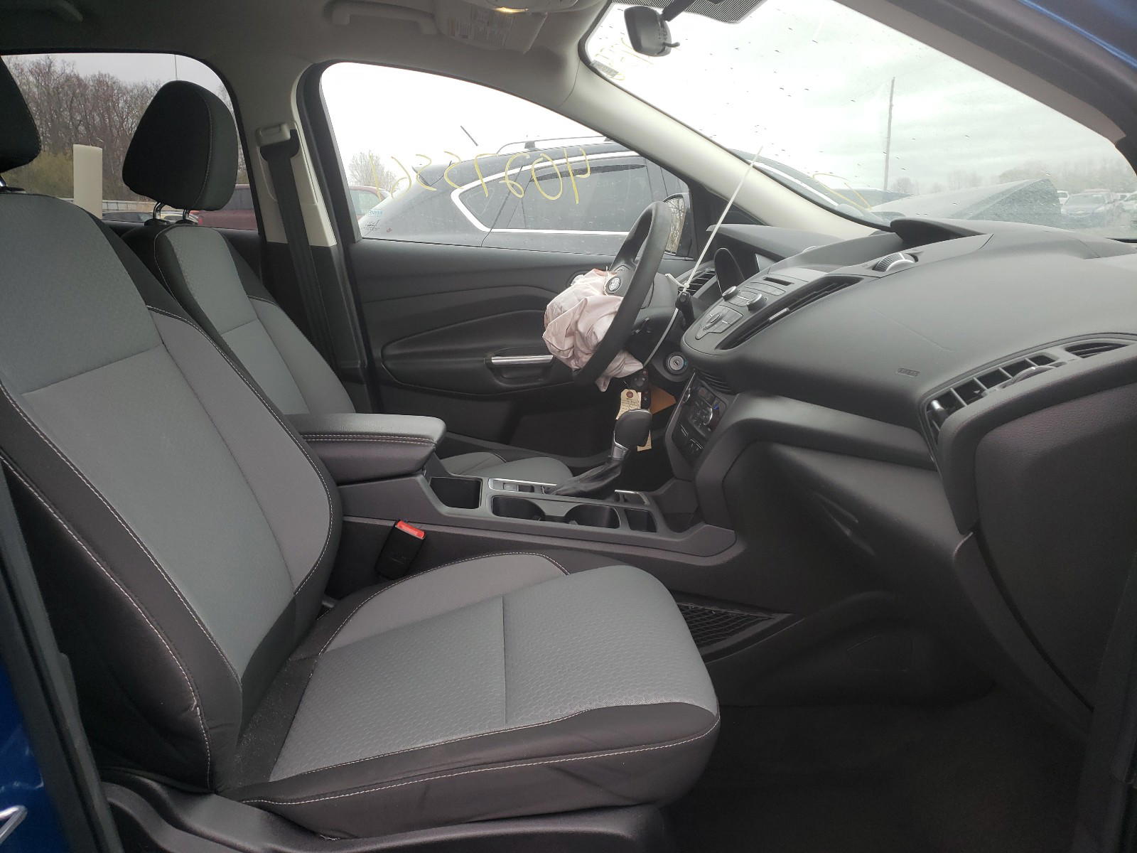 Photo 5 from auction – 2017 FORD ESCAPE with VIN 1FMCU0GD7HUD83686