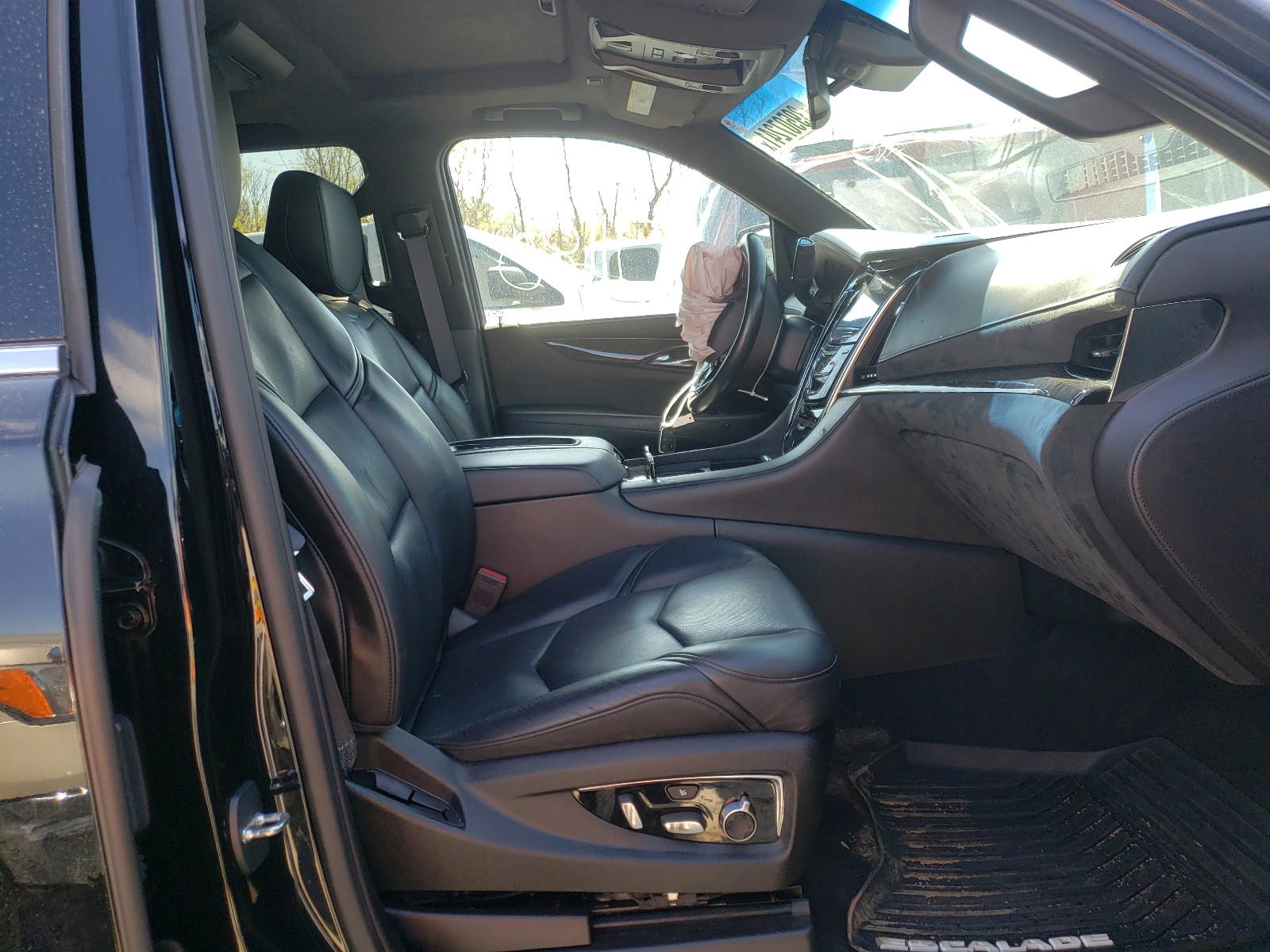 Photo 5 from auction – 2016 CADILLAC ESCALADE with VIN 1GYS4DKJXGR184650