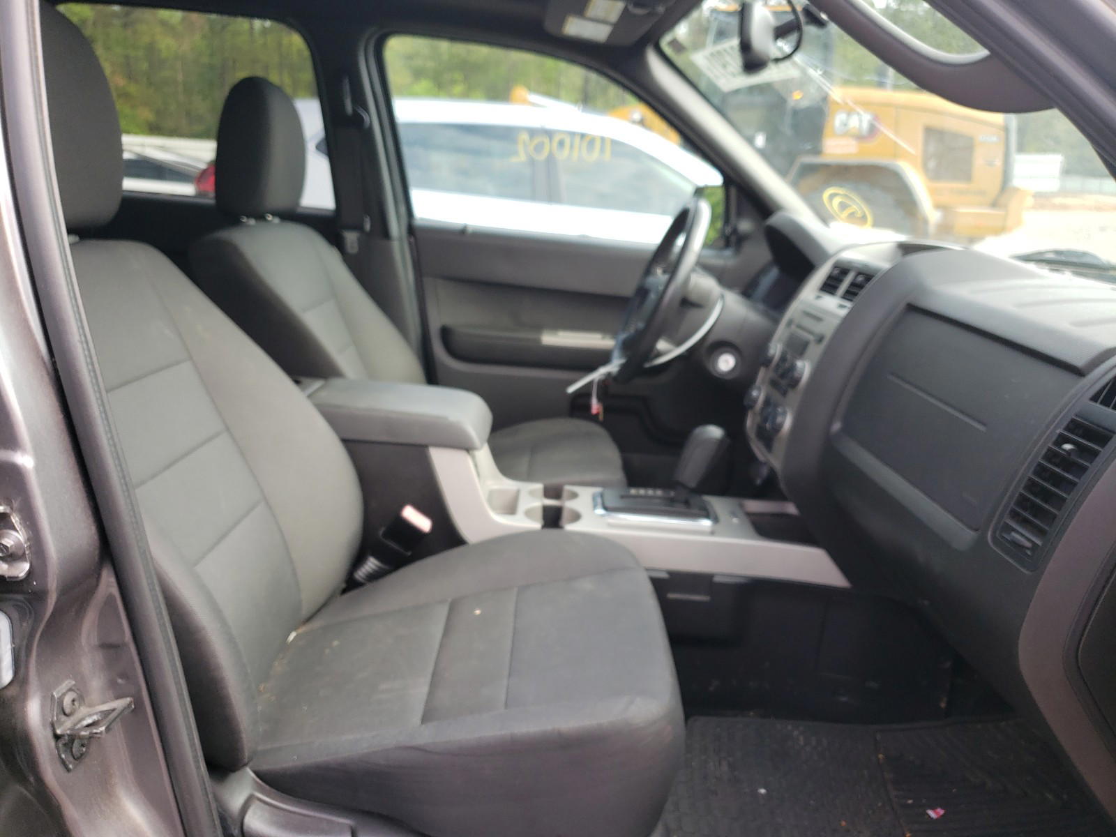 Photo 5 from auction – 2011 FORD ESCAPE XLT with VIN 1FMCU0D75BKC59630