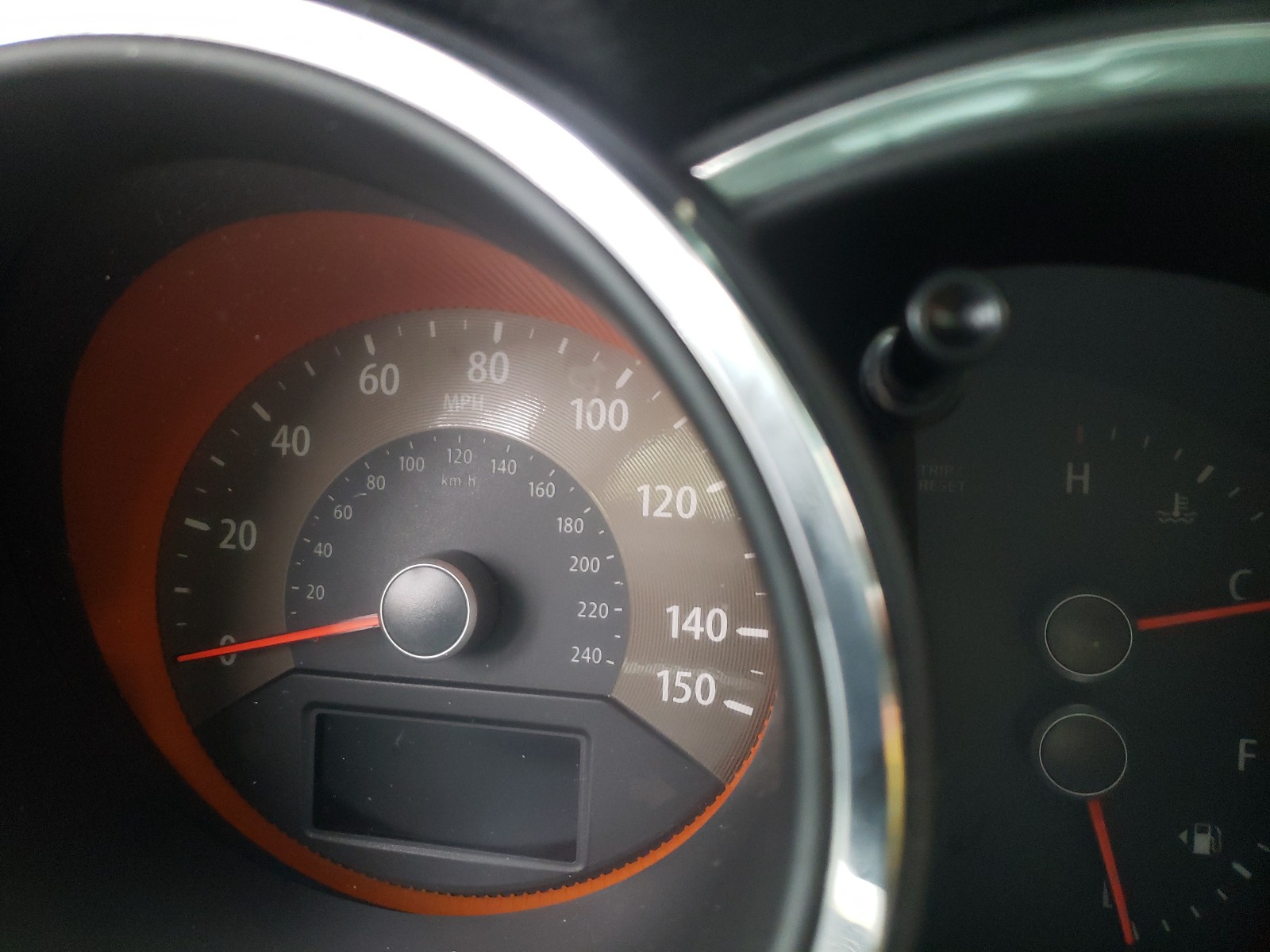 Photo 8 from auction – 2012 KIA SORENTO SX with VIN 5XYKWDA29CG232478